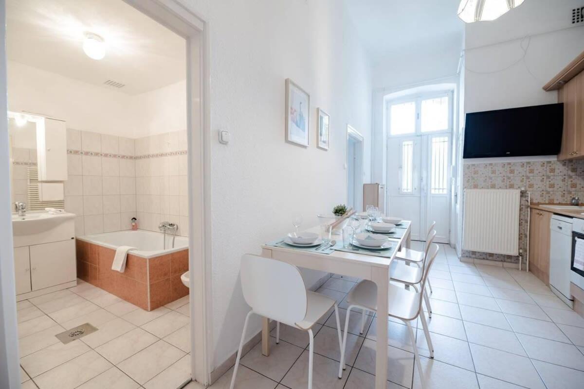 Excellent Location Lovely With Ac *