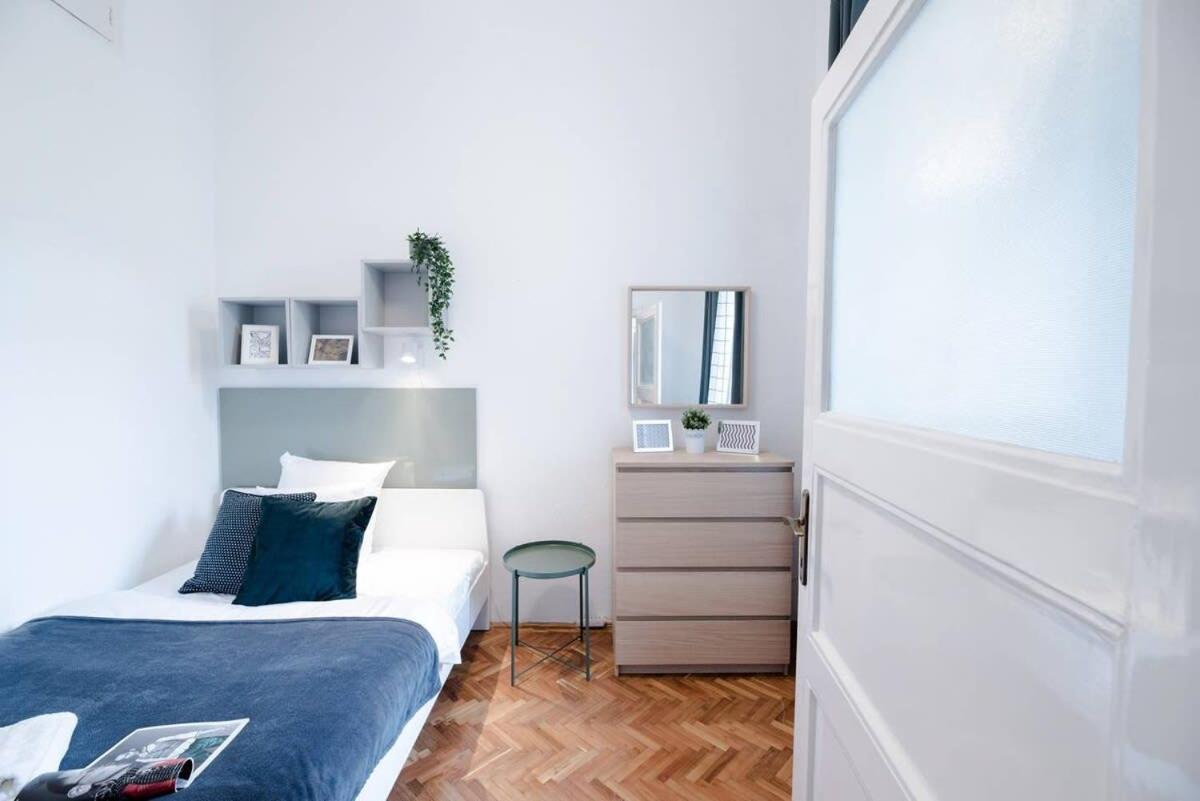 Excellent Location Lovely With Ac Appartement Budapest