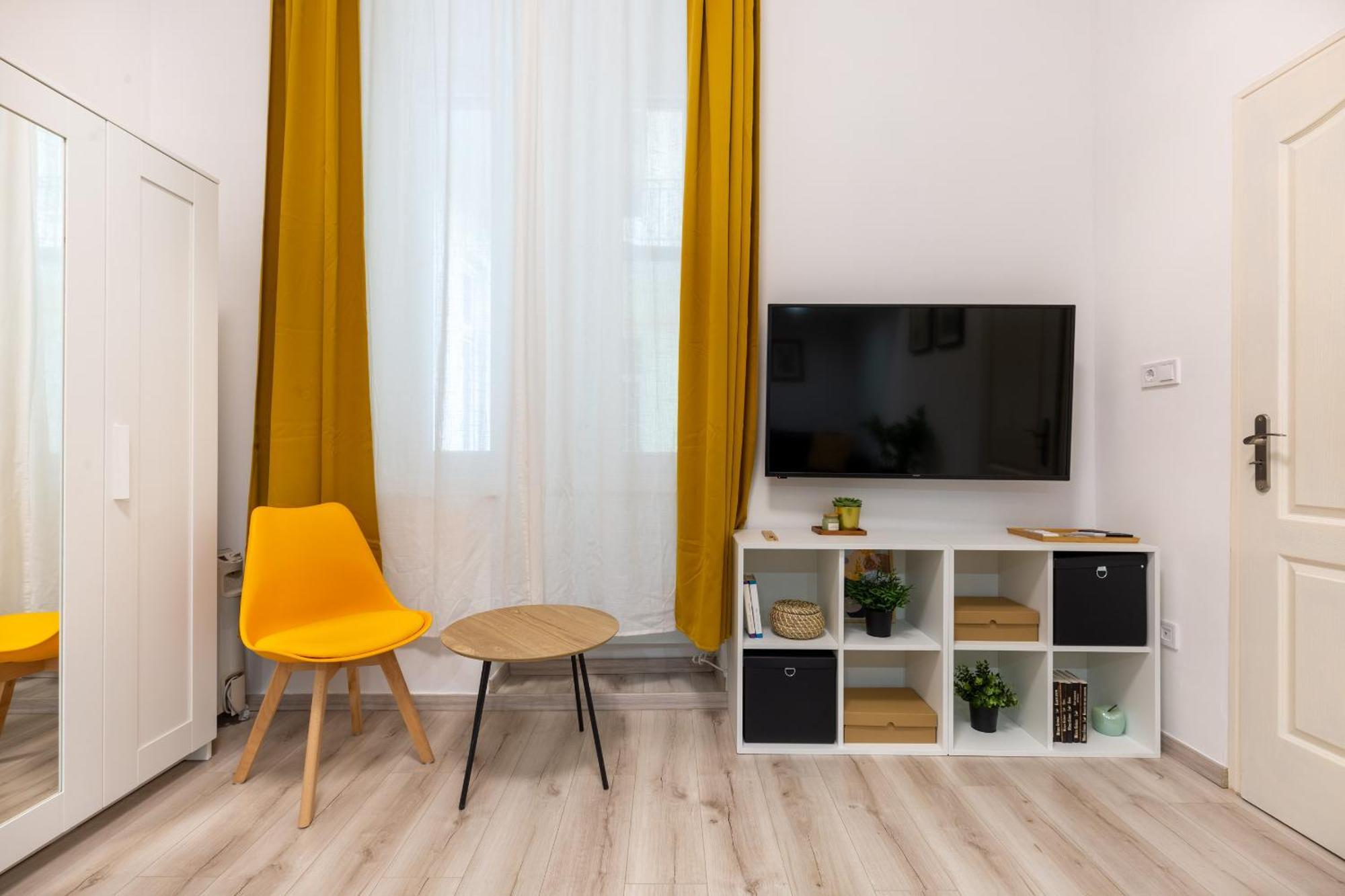 Cosy By Stn * Boedapest