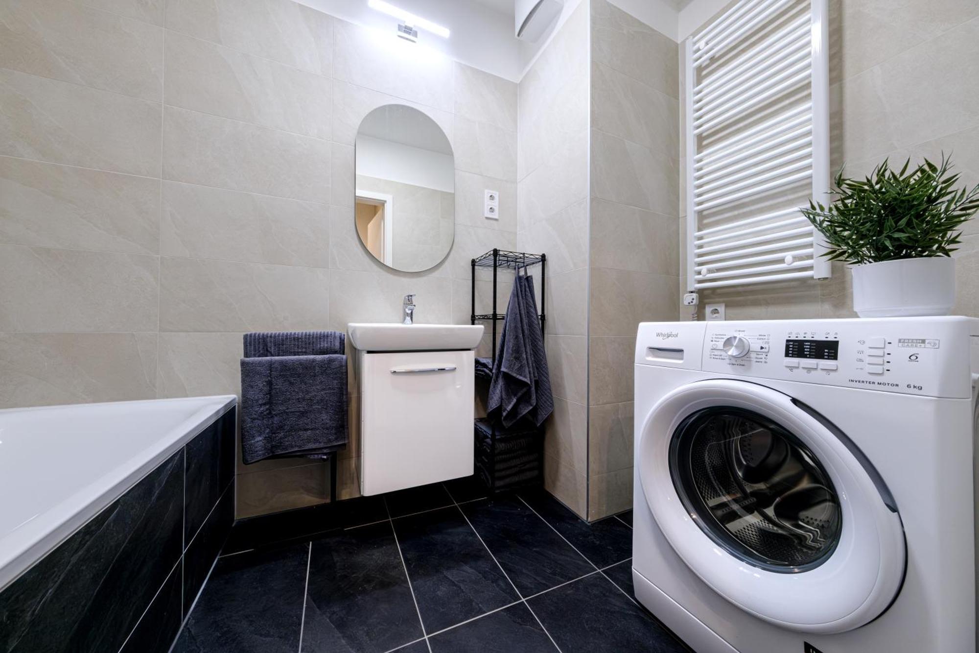 Design Near Park With Free Parking Apartment