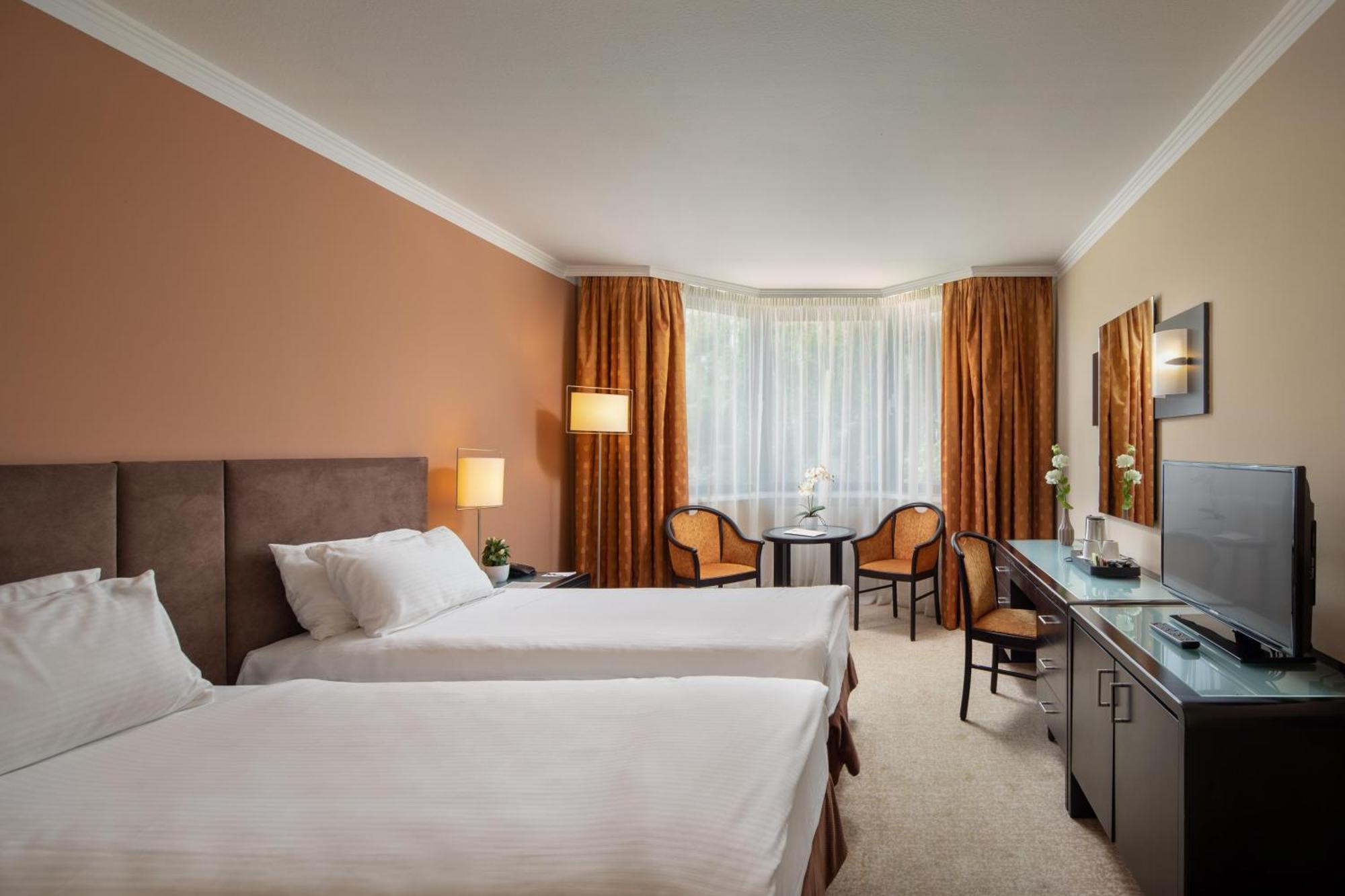 Hotel Verdi Aquincum 4*