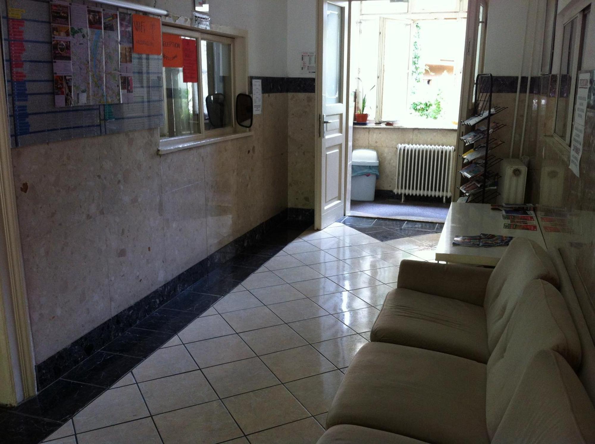 Season Hostel *