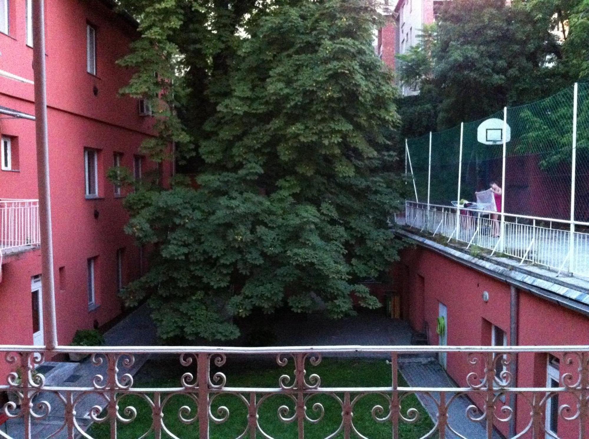 Season Hostel