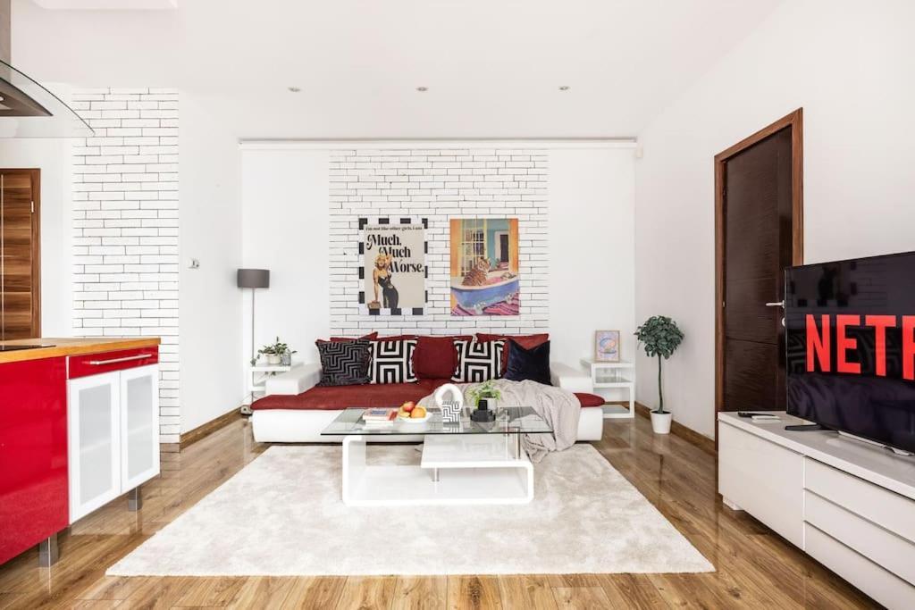 Relaxing Spacious Balcony Super Near Opera Apartman