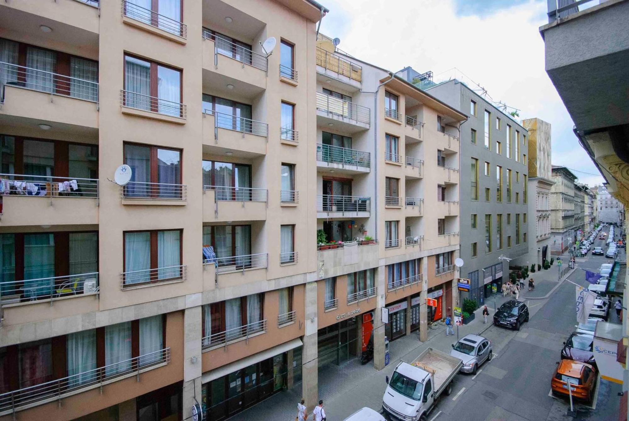 Apartment Opera *
