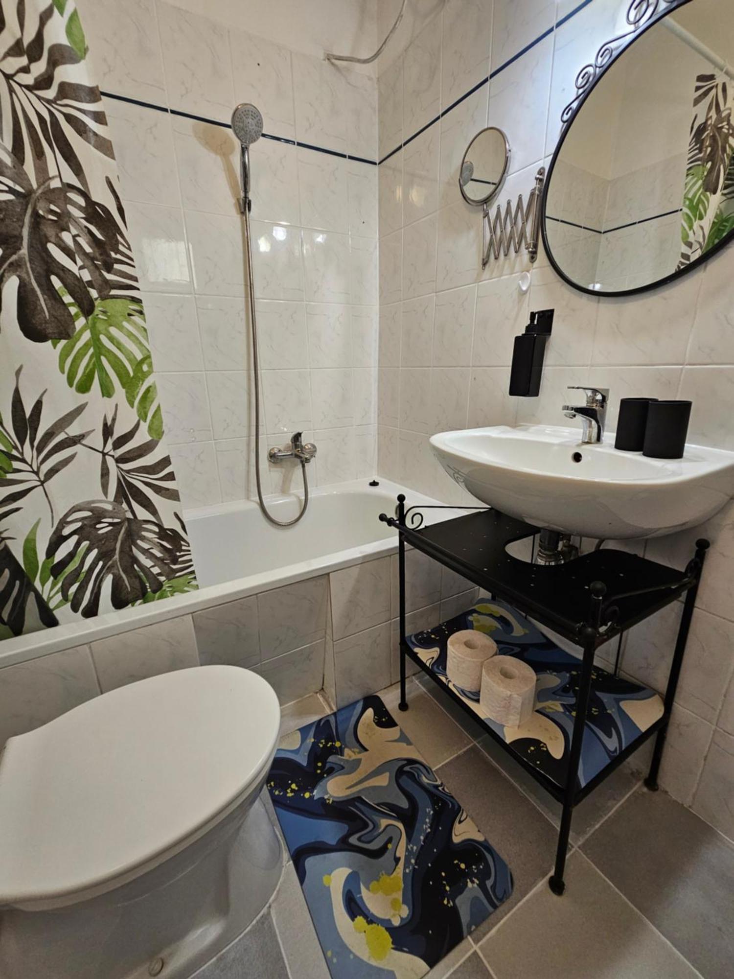 The Greenest Vintage Apartman