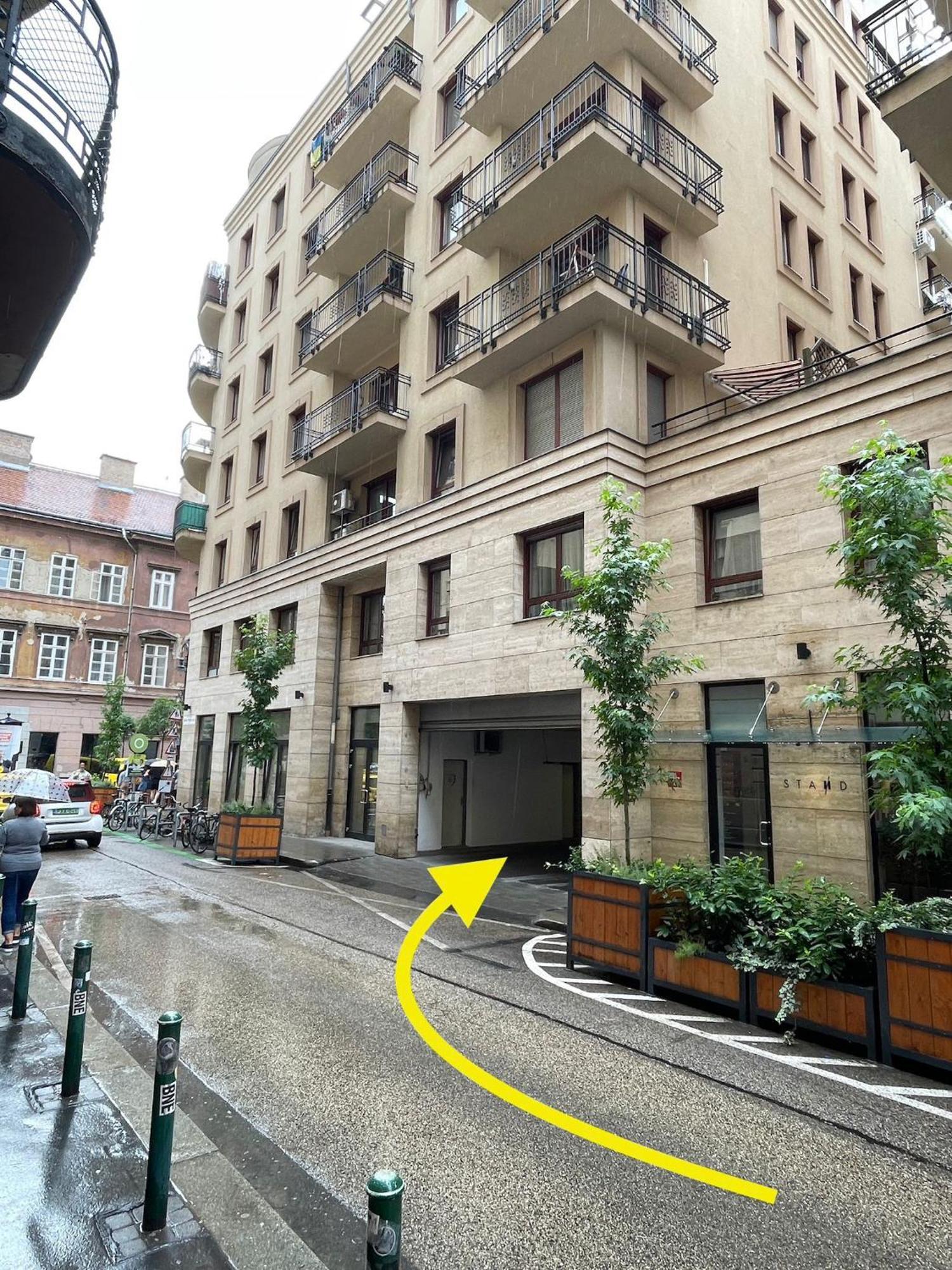 Szekely Near Deak Ferenc Square With Free Parking In Garage * Boedapest