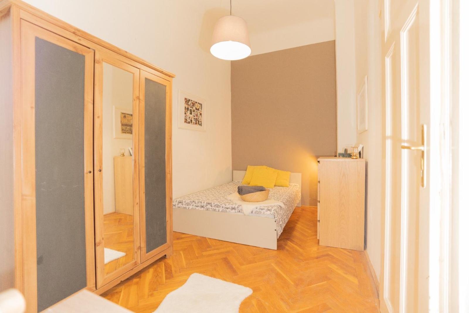Apartment Vaci Utca Street Full Centrum
