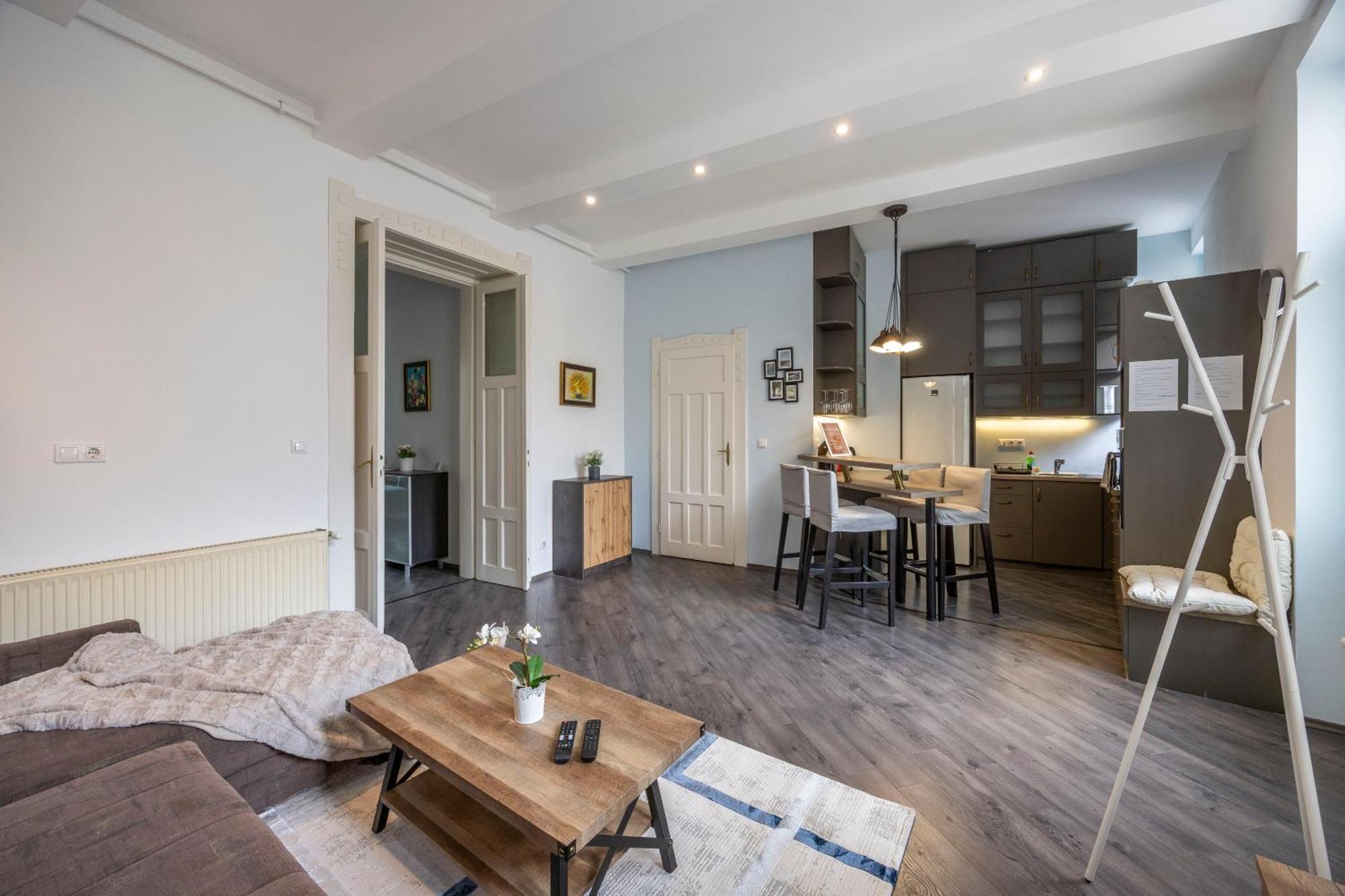Explore From A Cozy & Sweet Retreat * Boedapest