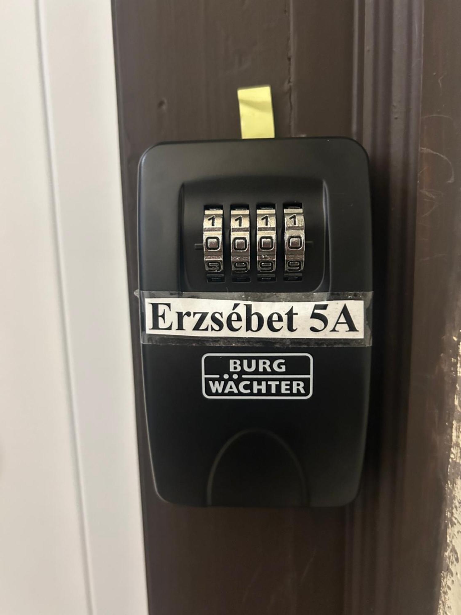 Erzsebet 5a Center 2 Db Beds Very Convenient