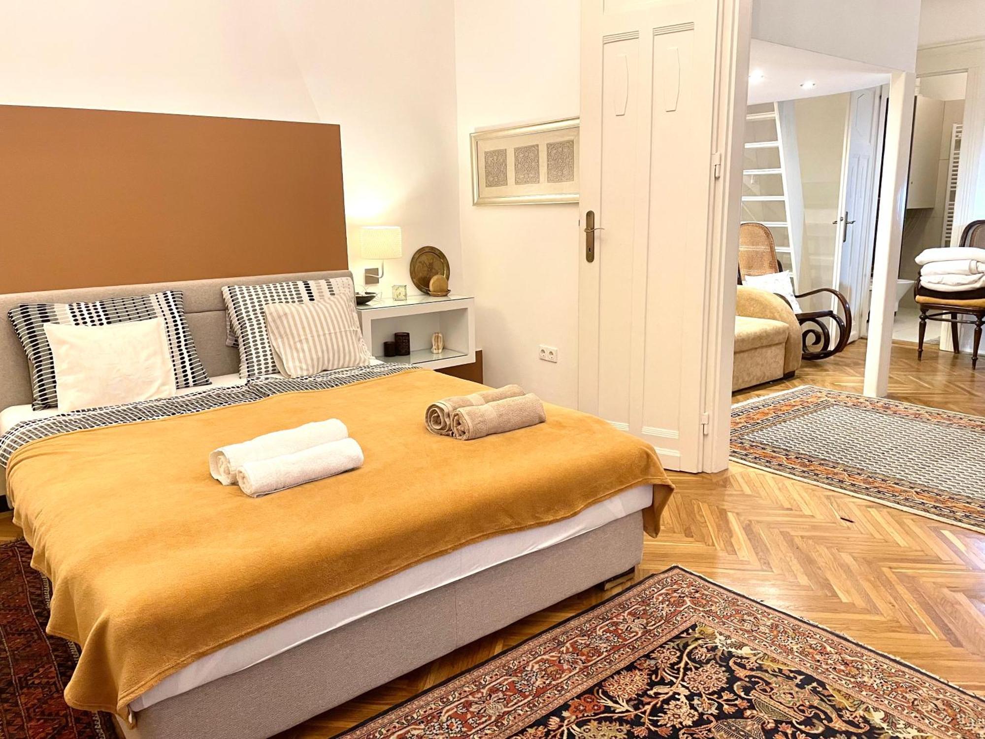 Apartment Gold Pearl 2 At St Stephen' S Basilica Budapest