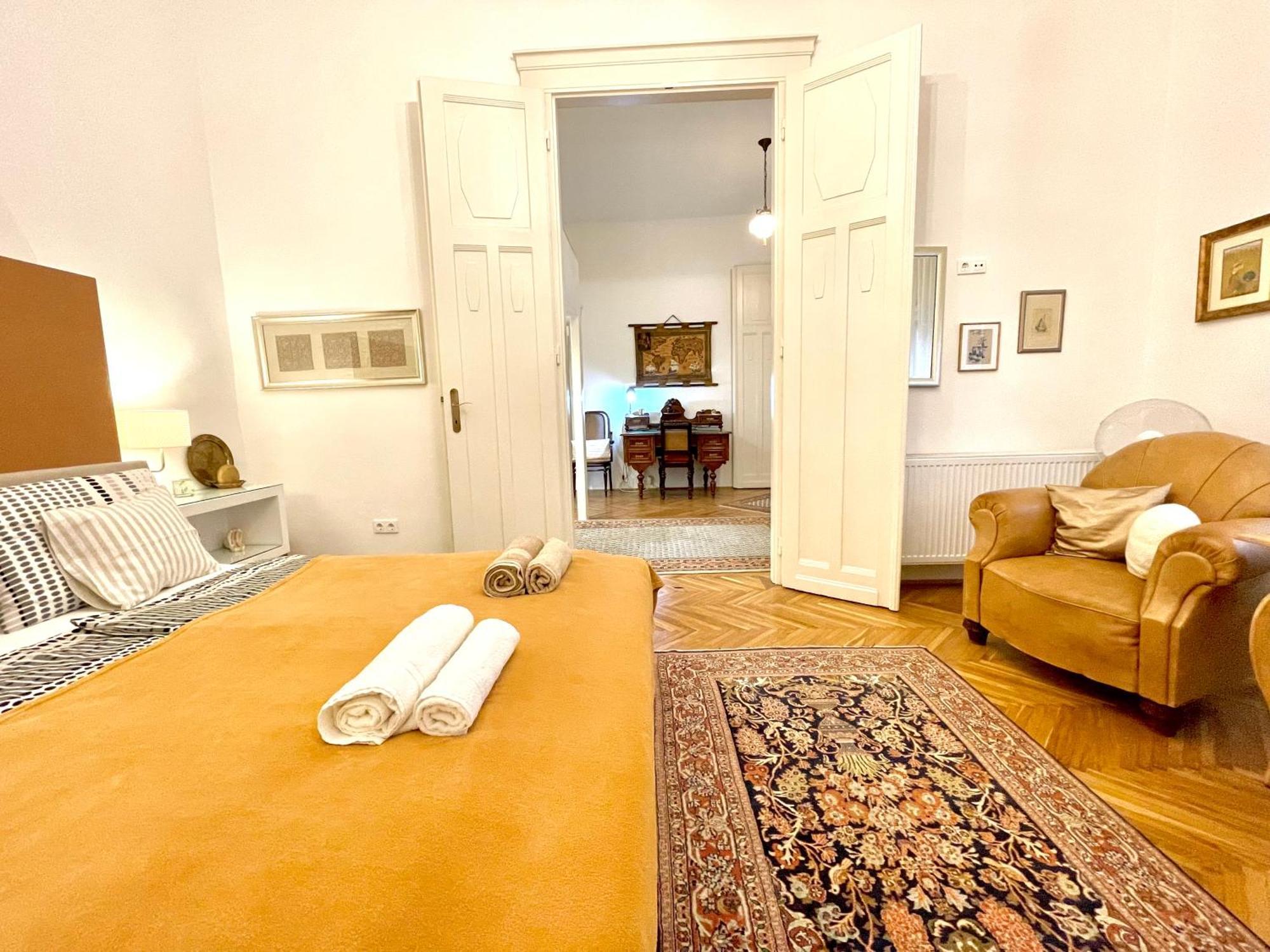 Apartment Gold Pearl 2 At St Stephen' S Basilica