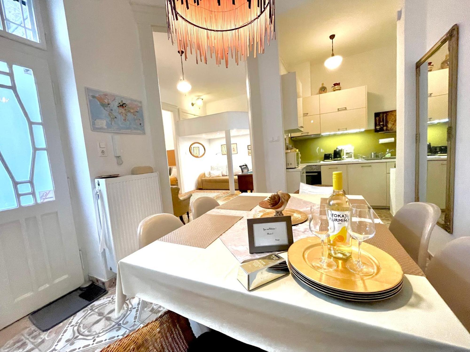 Apartment Gold Pearl 2 At St Stephen' S Basilica Budapest