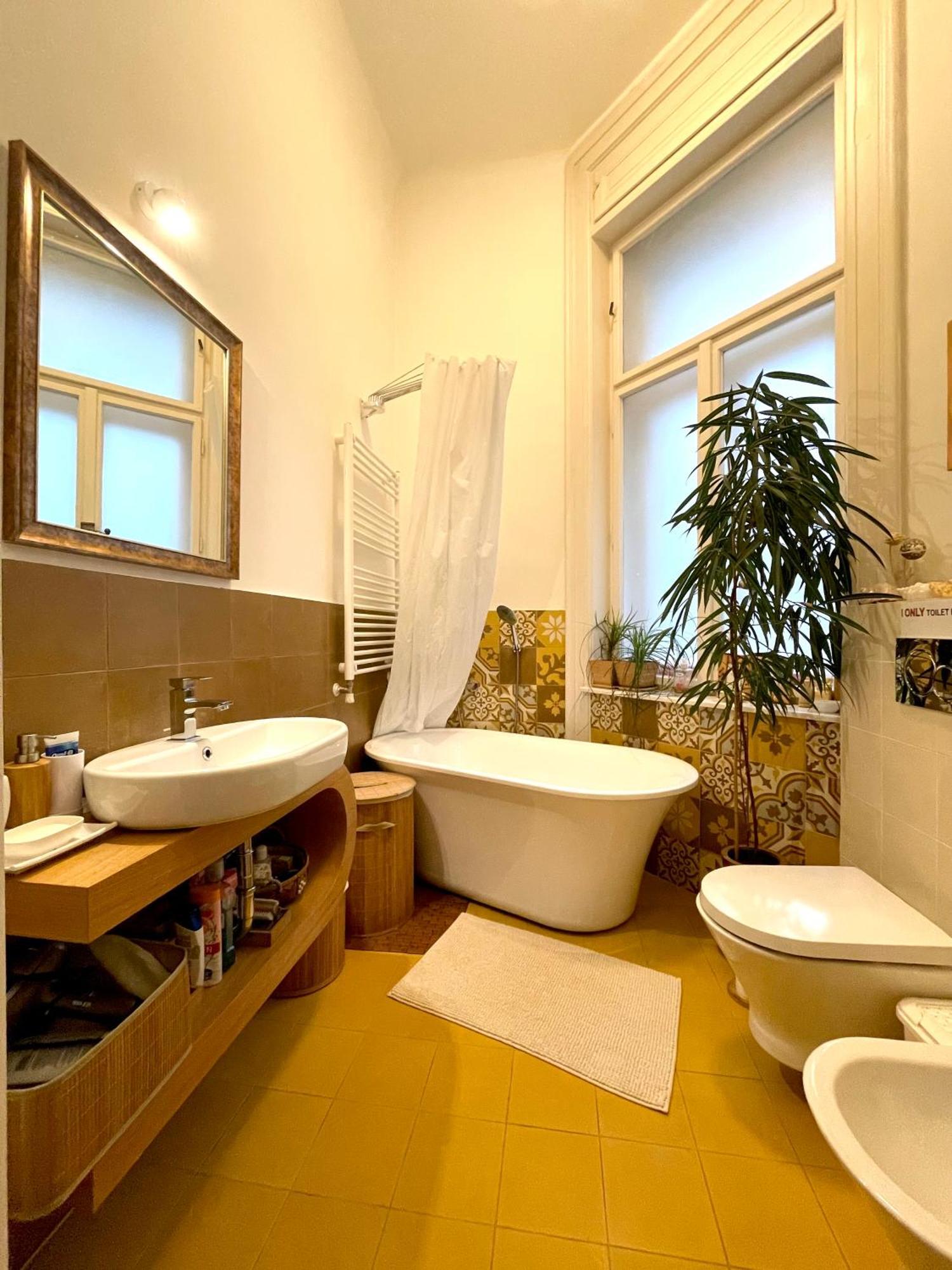 Amber Pearl 2 And 2 Bathrooms At Kalvin Square Appartement Boedapest