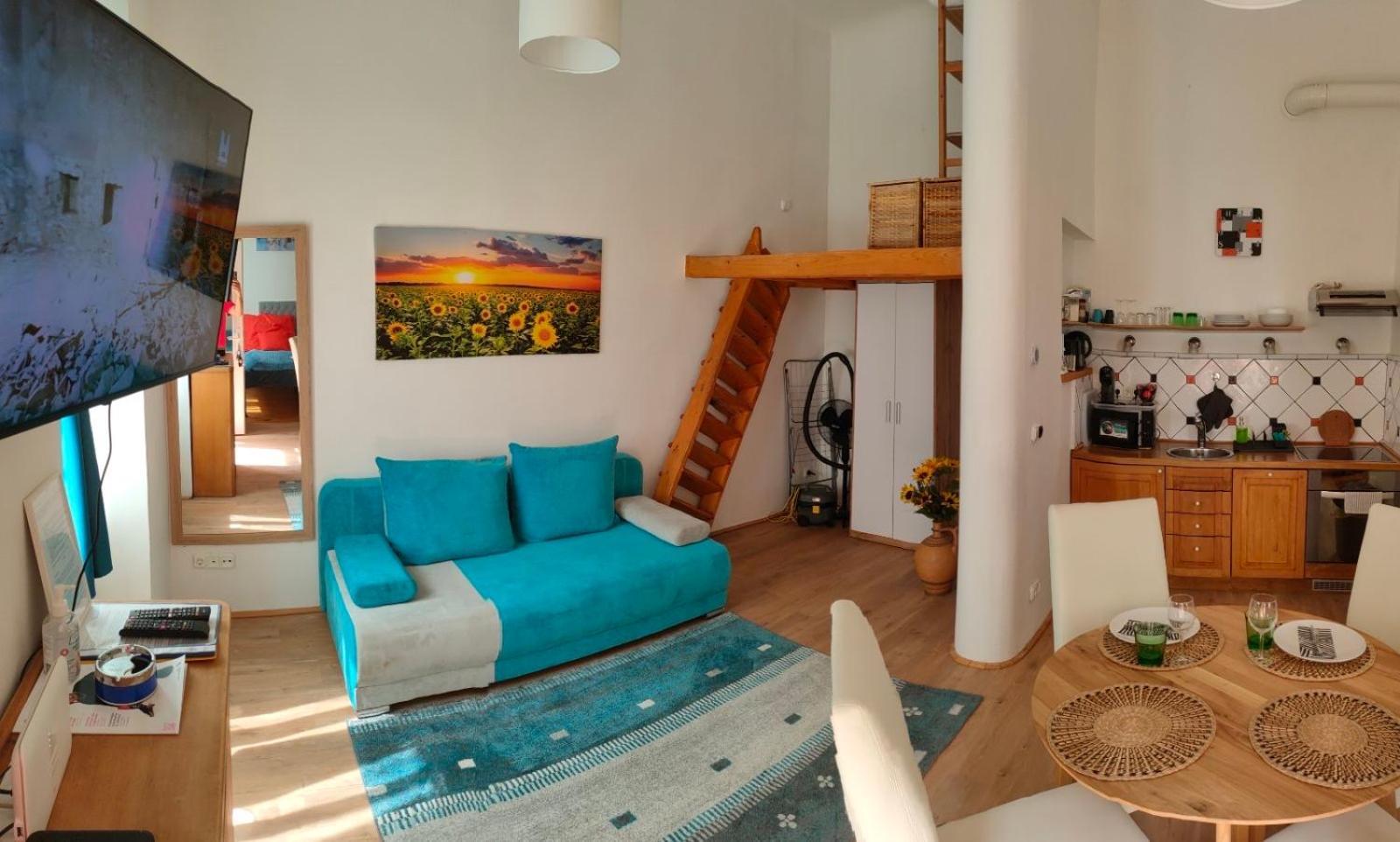W15 Budapest