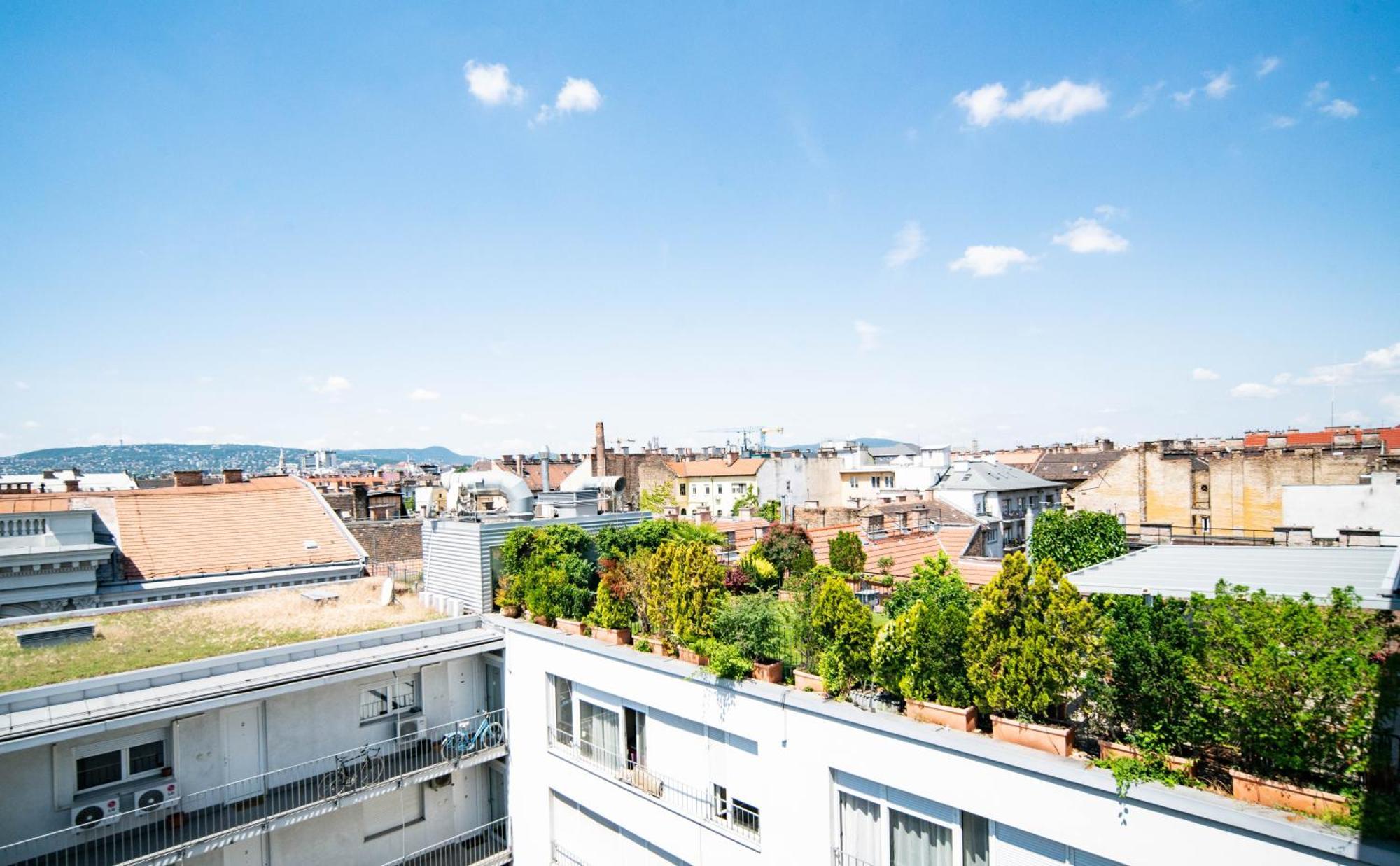Free Parking- Gellert View 4ppl