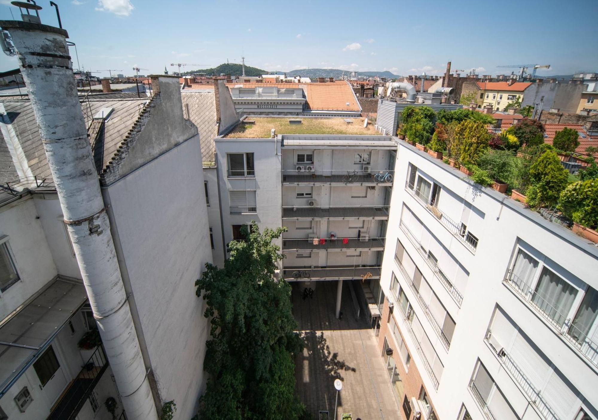 Free Parking- Gellert View 4ppl