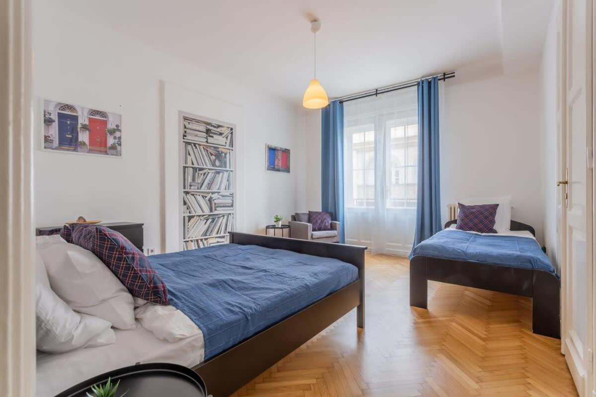 Apartman Away From In The Center