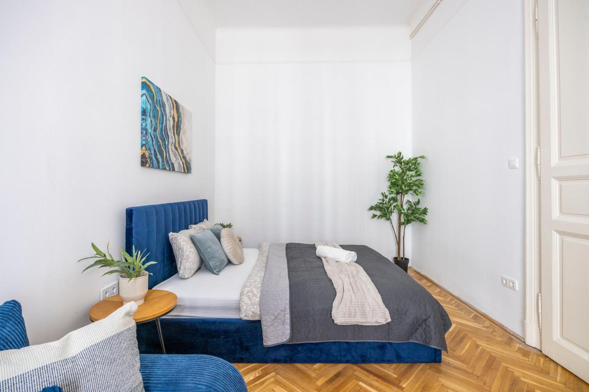 Stylish & Charming Cozy By Prestige Homes * Budapest