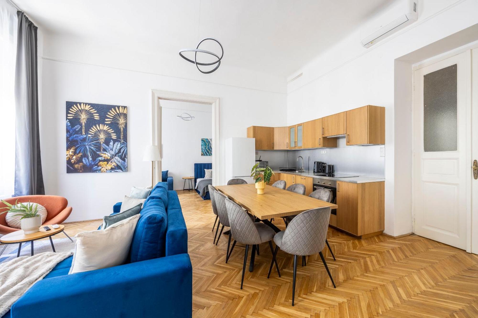 Stylish & Charming Cozy By Prestige Homes Apartment