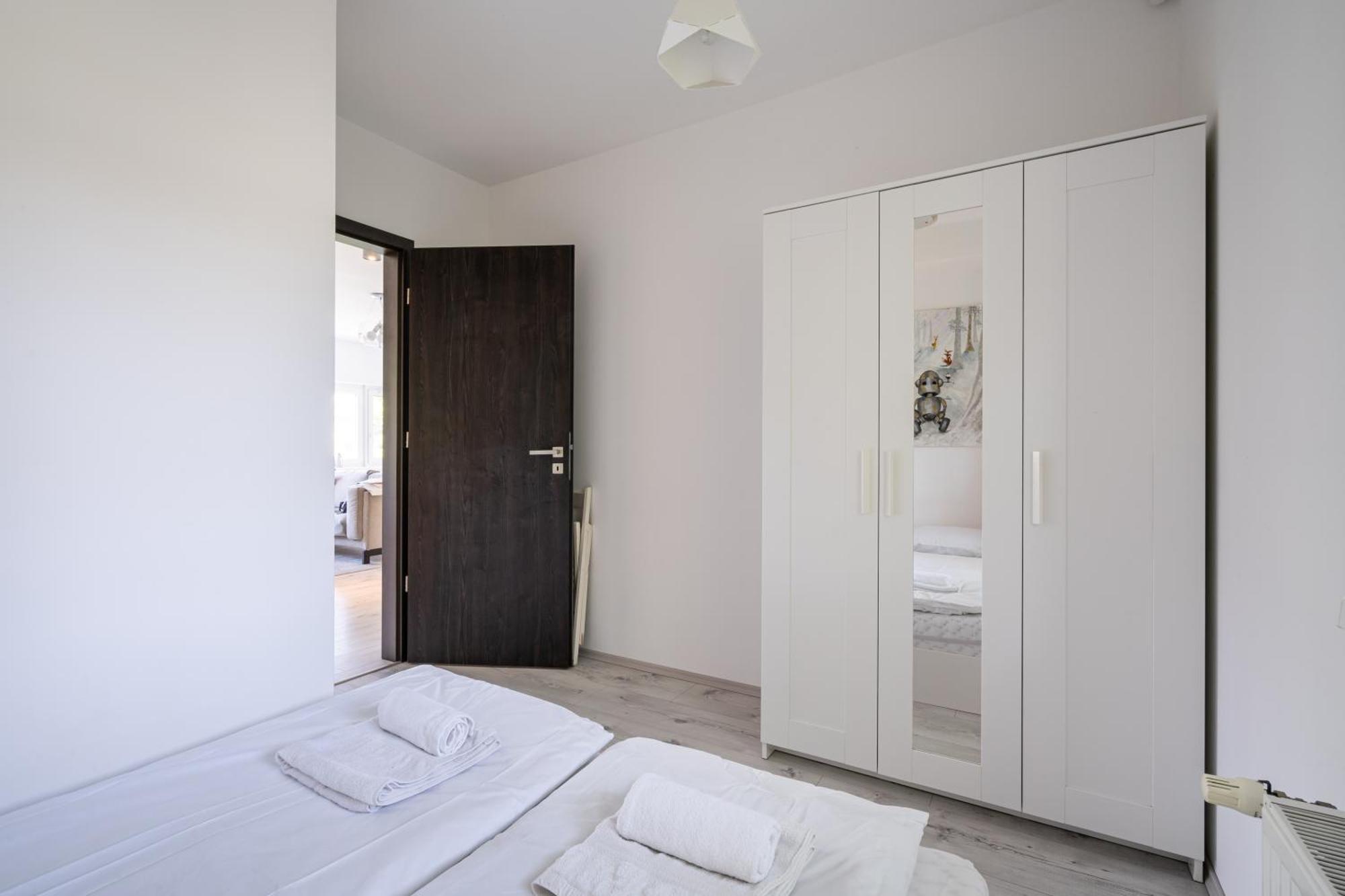 Apartment Earthy Elegance