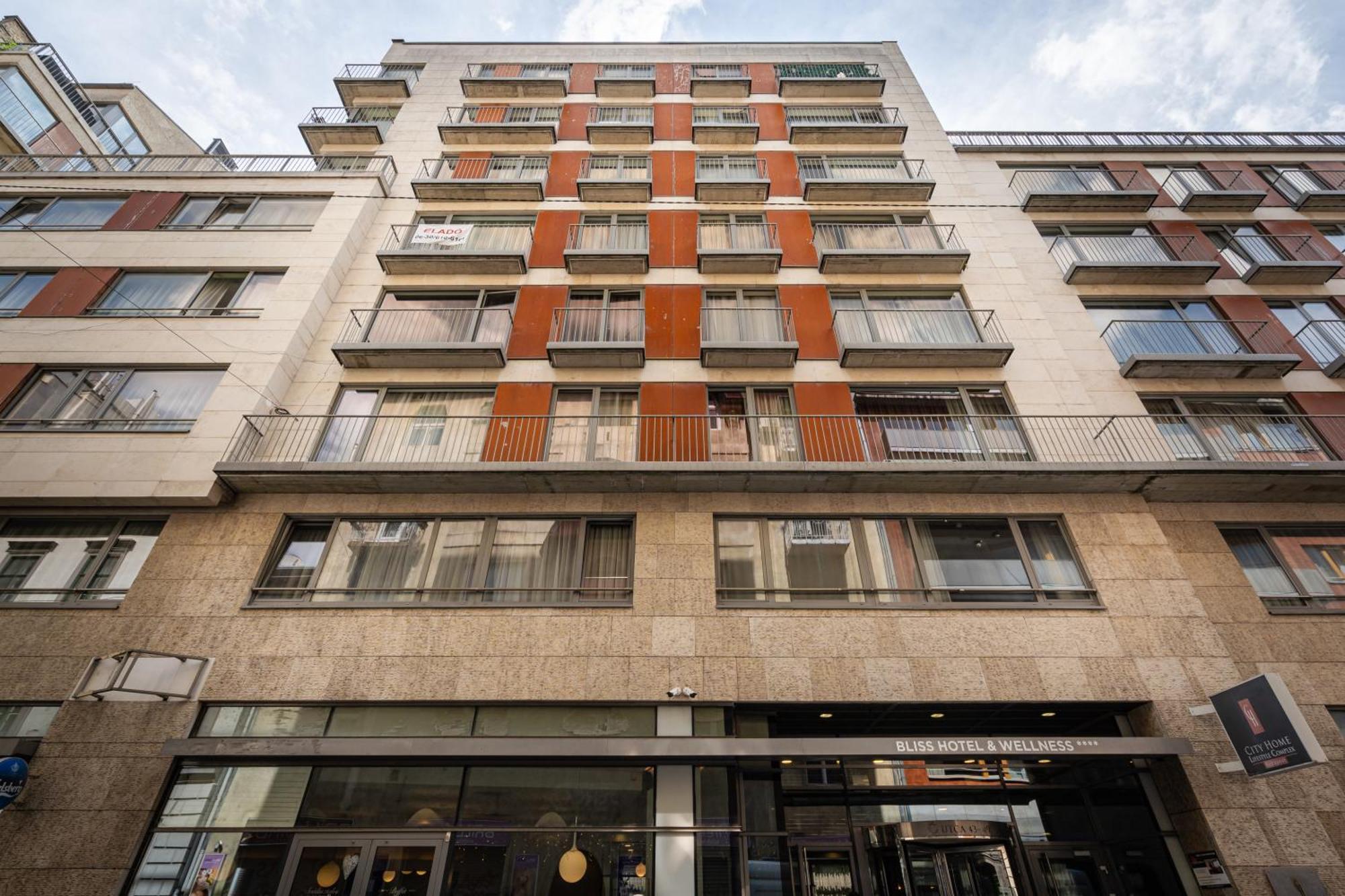 Center Wellness - Pool-gym-parking * Budapest