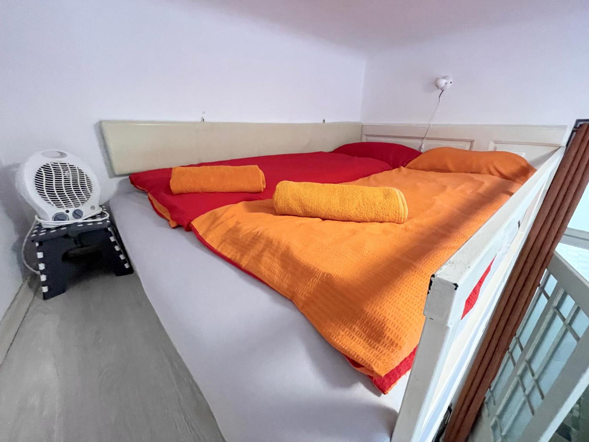 Junior Orange Next To Danube Apartment