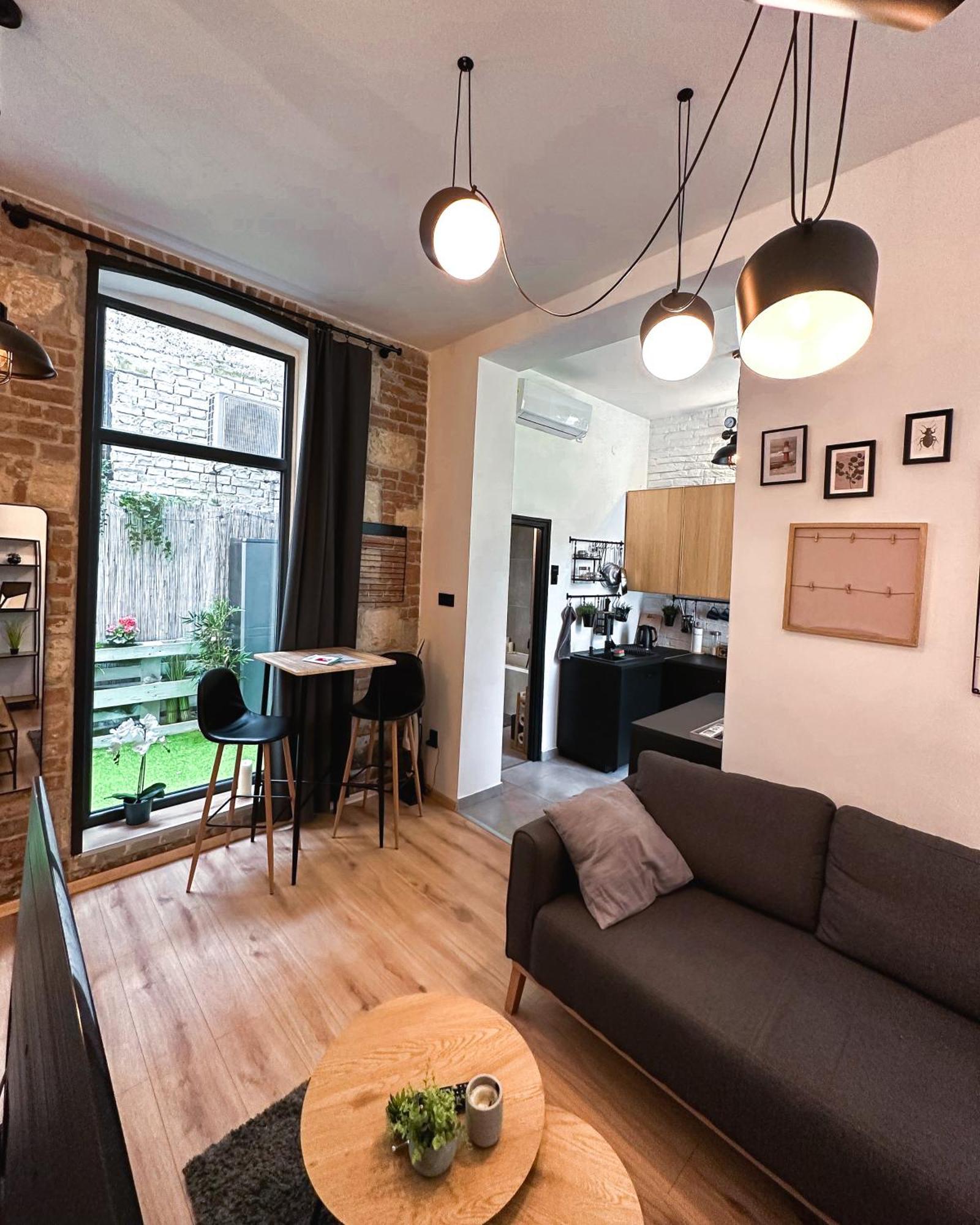 Apartment Urban With Private Garden Near Andrassy