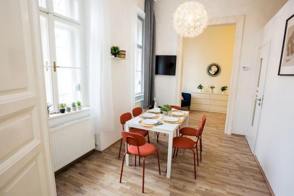Opera With Three Bedroom W Ac Apartmán
