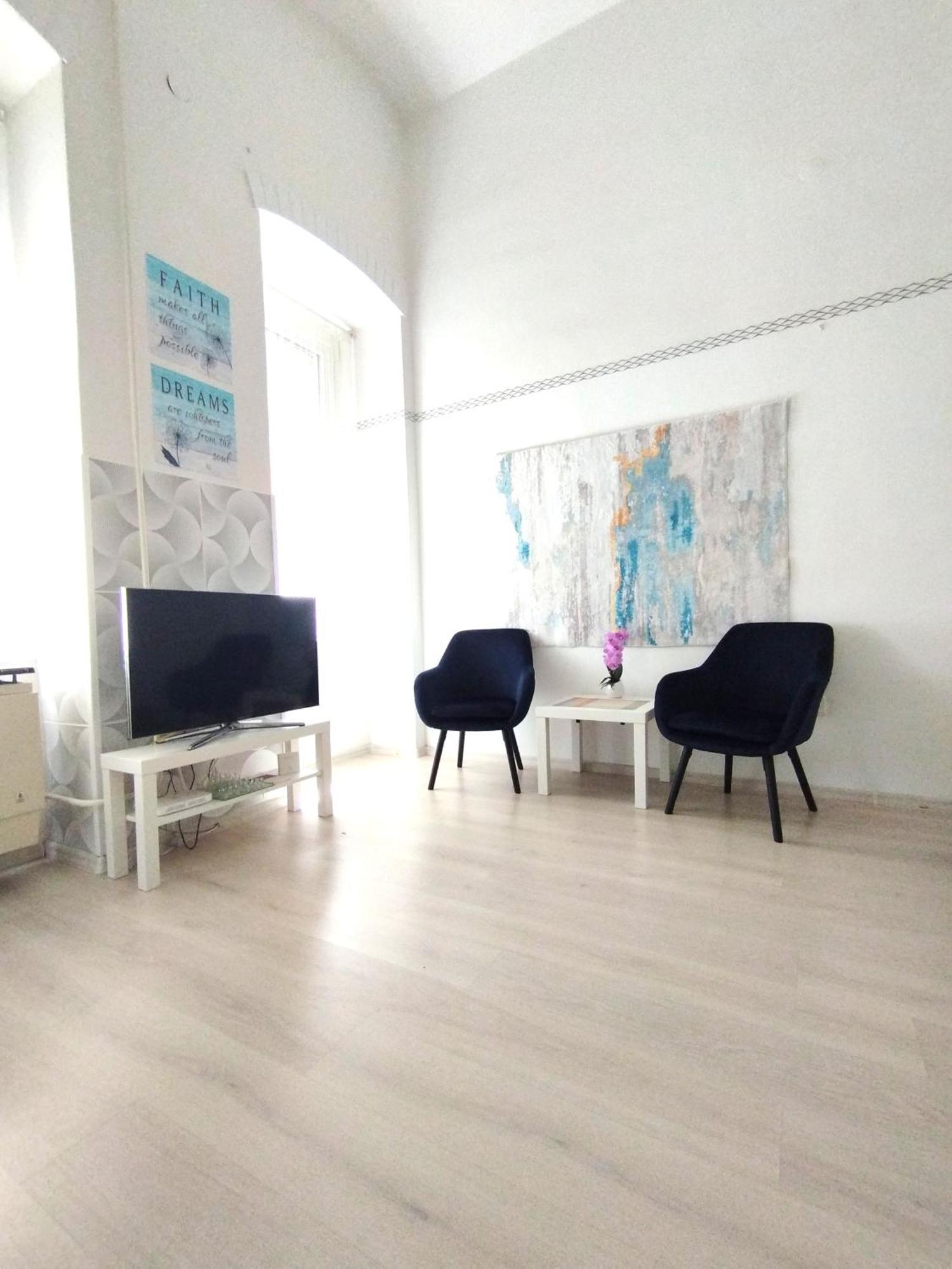 Apartment Free Parking Garage! Downtown Close To New York Cafe
