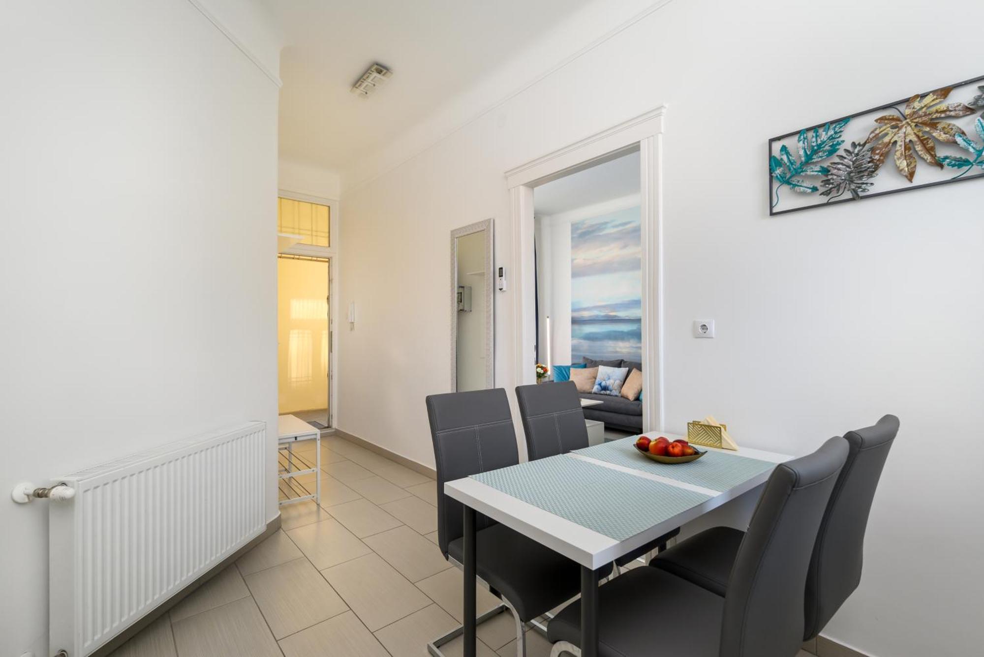 Oasis 2 Bd Apartment