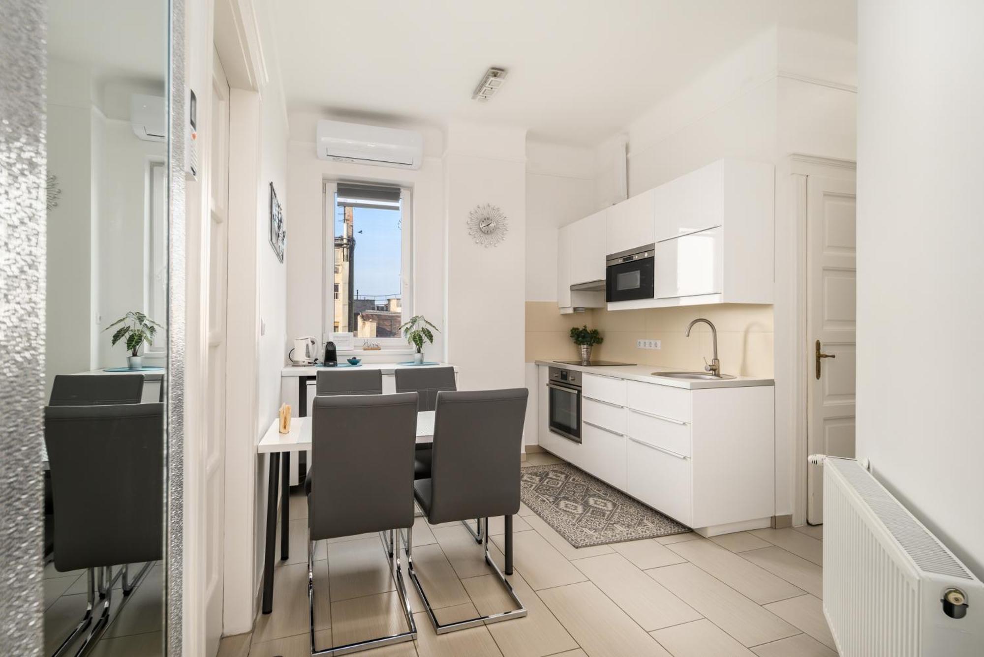 Oasis 2 Bd * Budapest