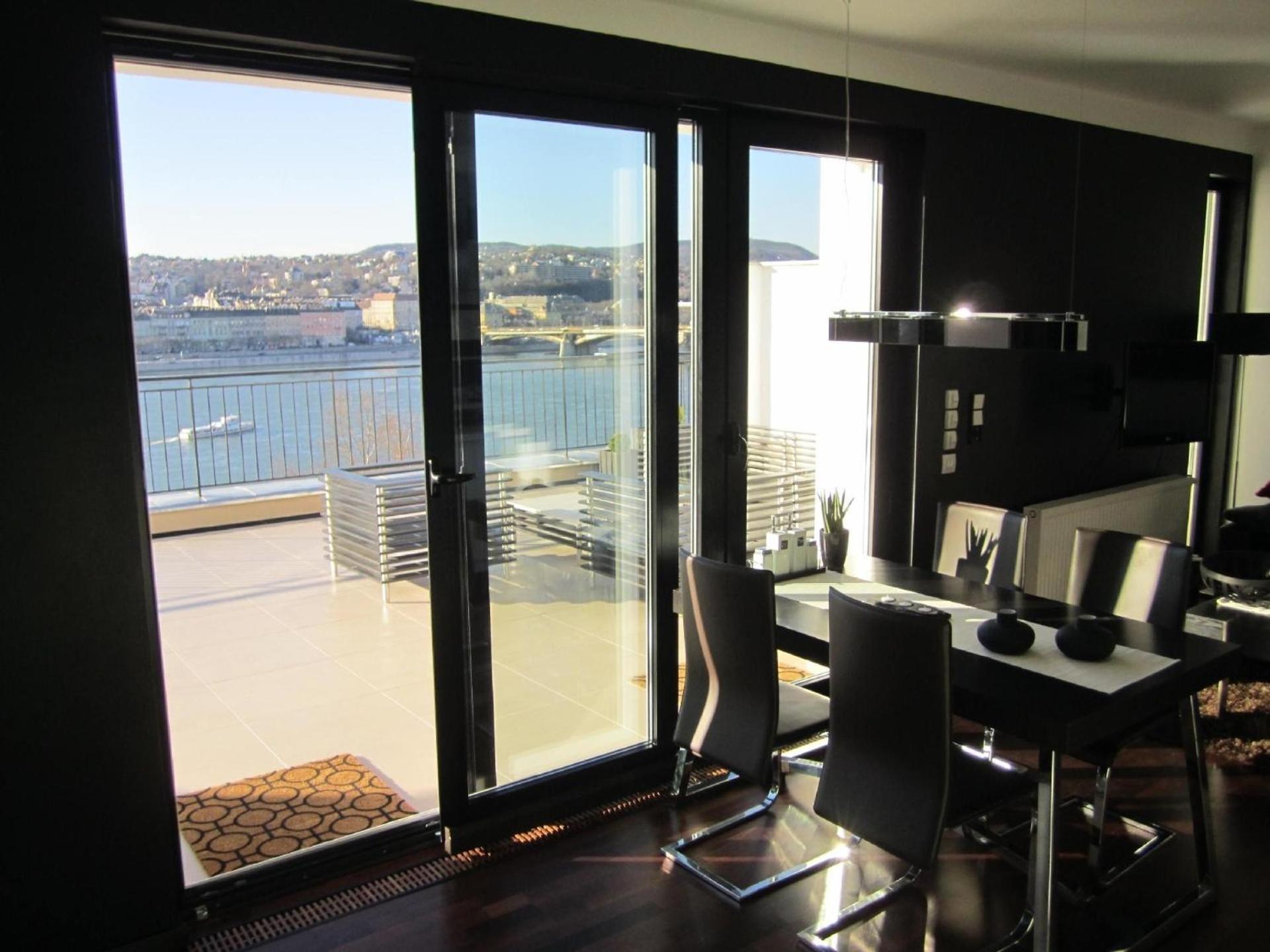 Penthouse Mit Donaublick Apartman *