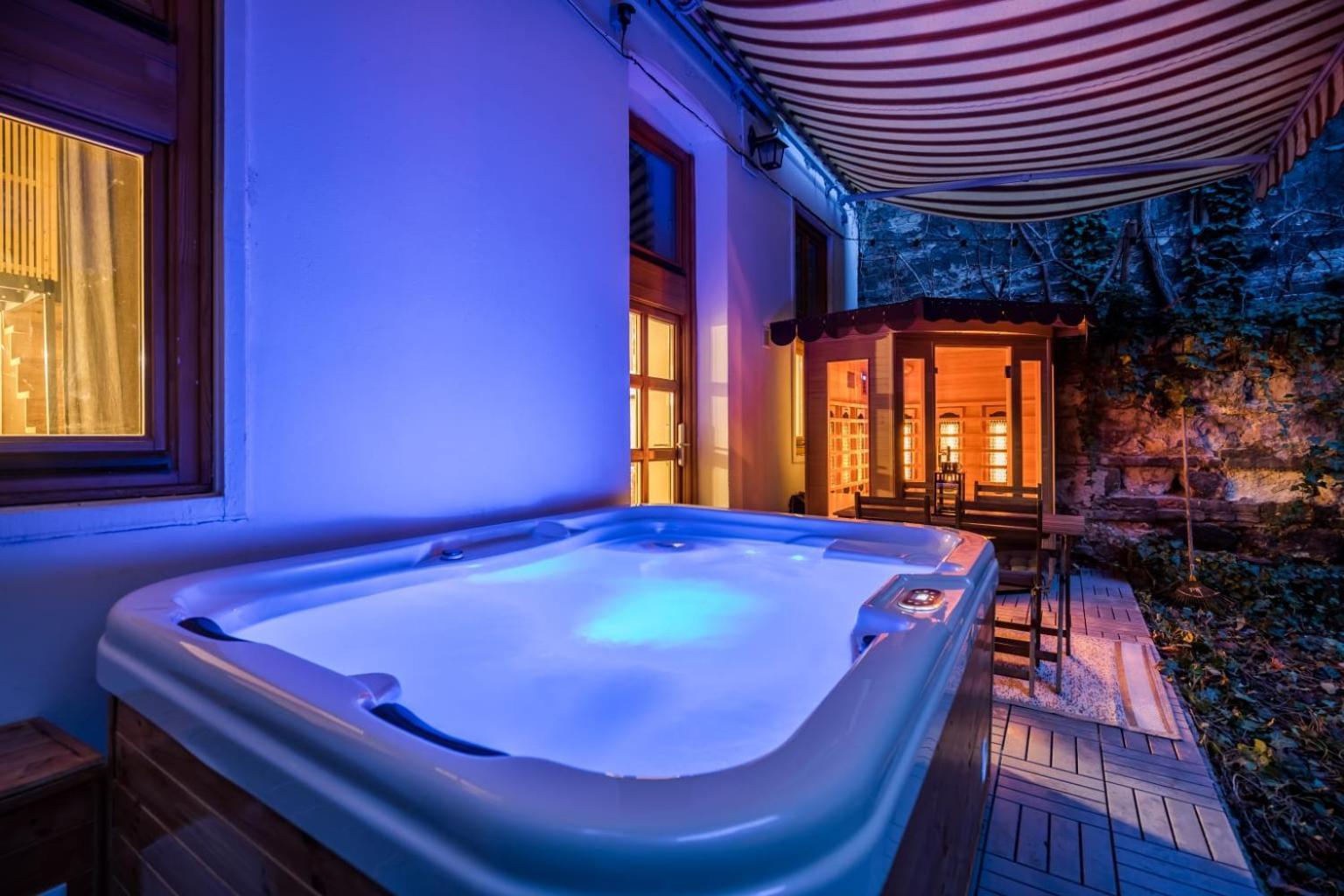 Wellness Wonderland Garden, Sauna, Jacuzzi In Cbd * Budapest