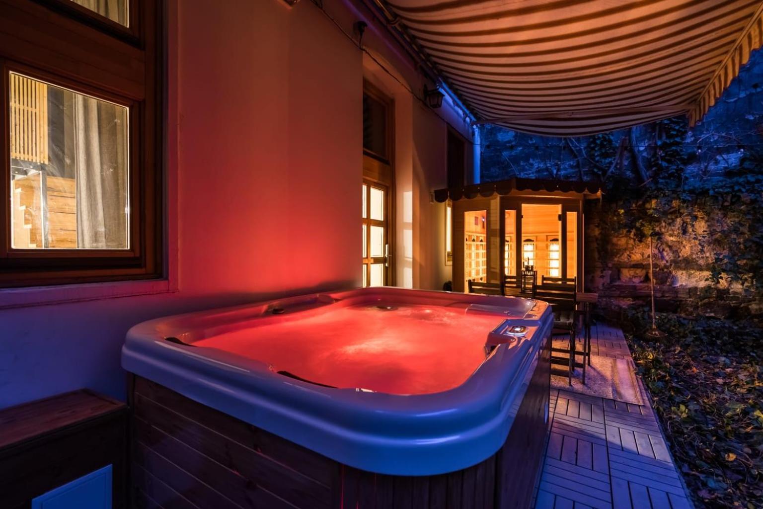 Wellness Wonderland Garden, Sauna, Jacuzzi In Cbd *