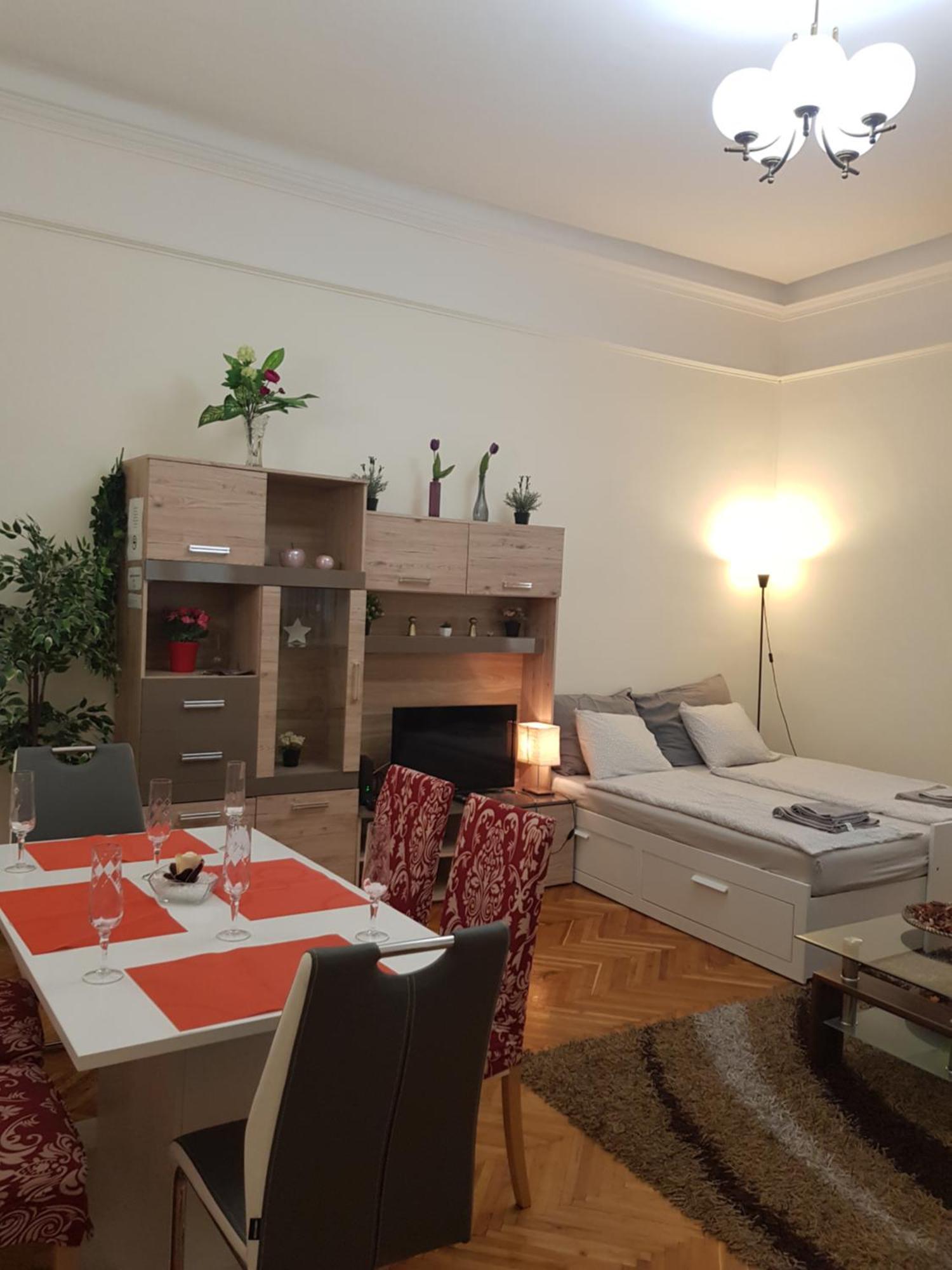 River Center Apartament *
