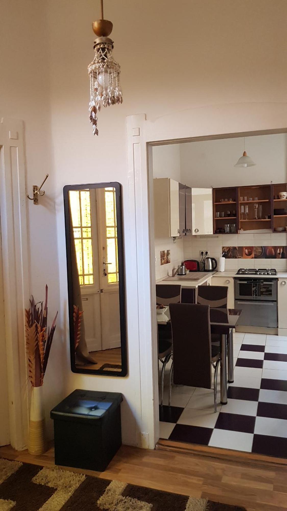 Center Royalty Apartment *