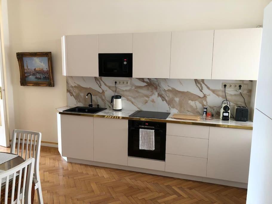 Apartmán Baroque Danube Panorama Red