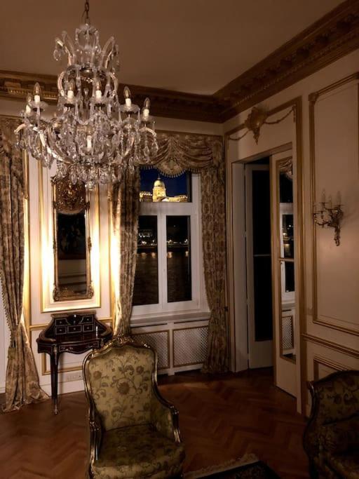 Baroque Danube Panorama Red Apartmán *