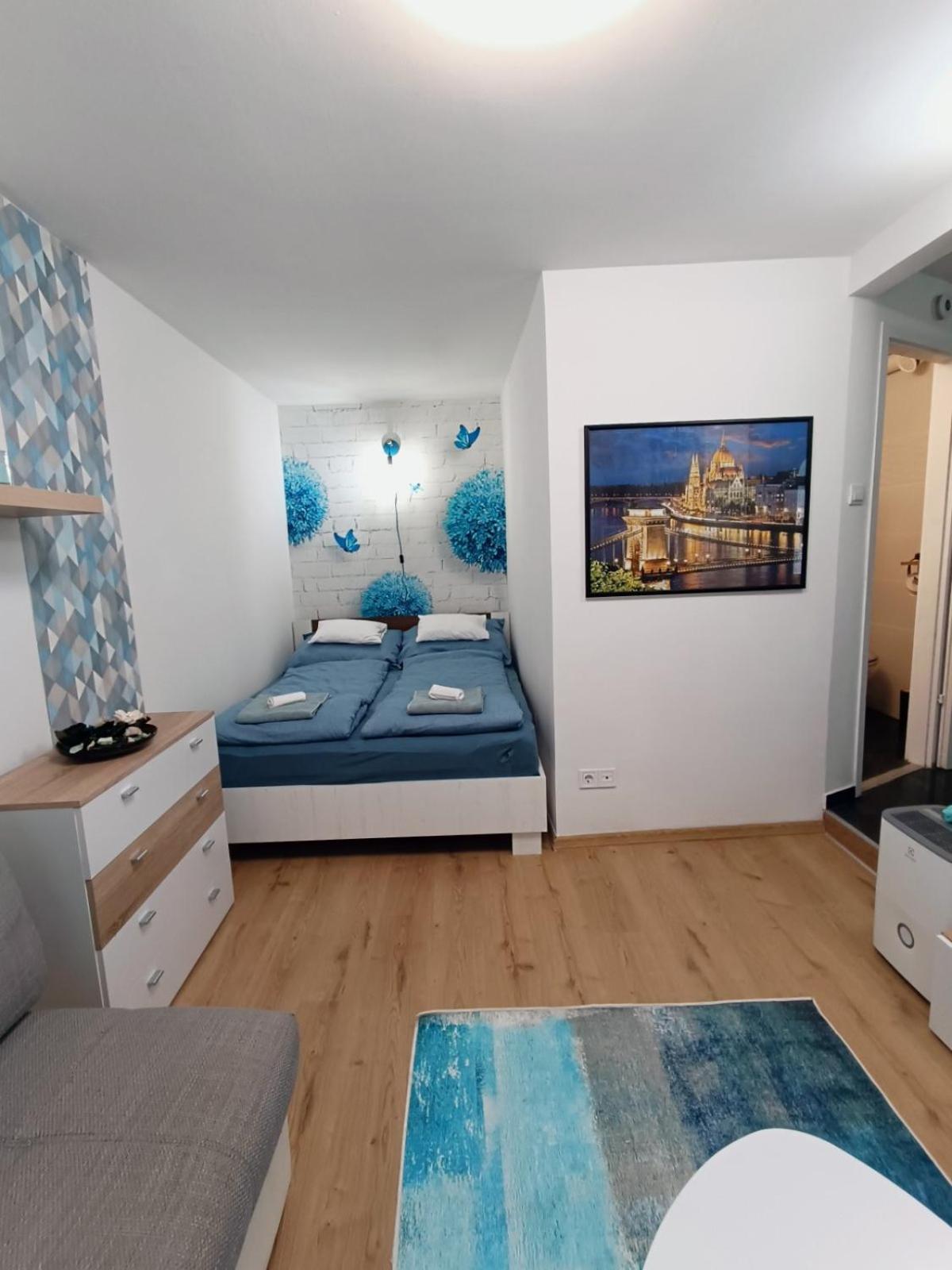 Skyblue Apartment *