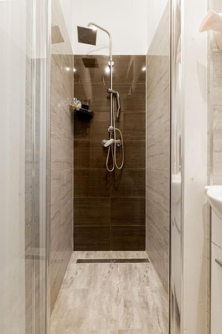Apartmán Elegant Downtown At Kiraly 39 *