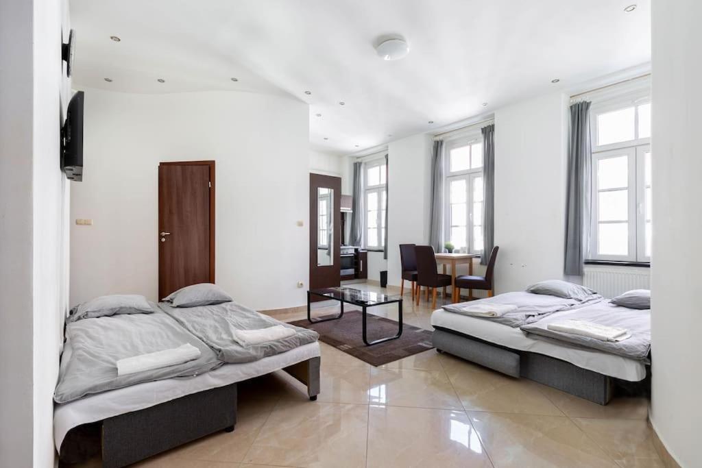 Elegant Downtown At Kiraly 39 *