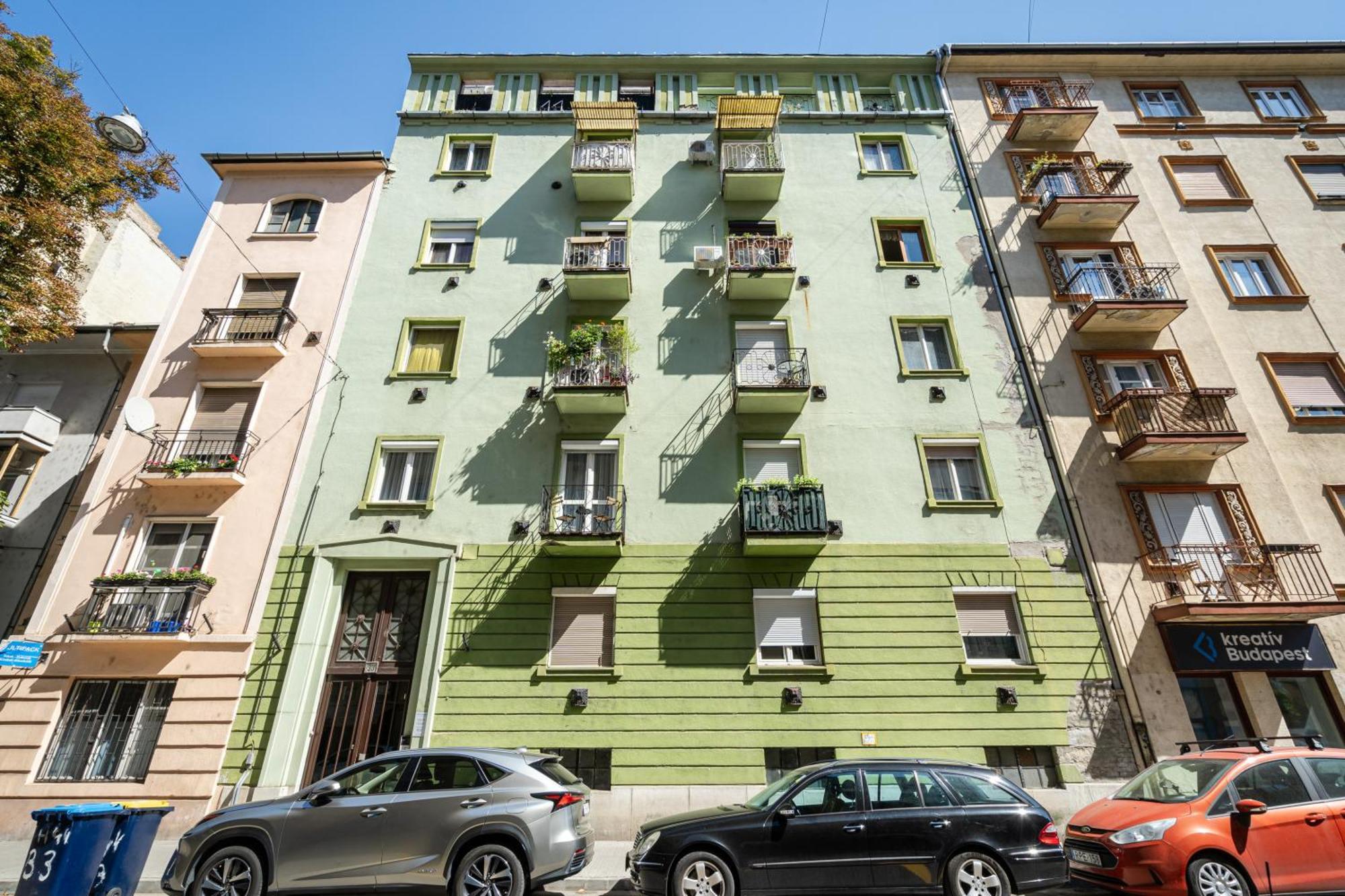 Admiral Blue With Balcony Apartment *