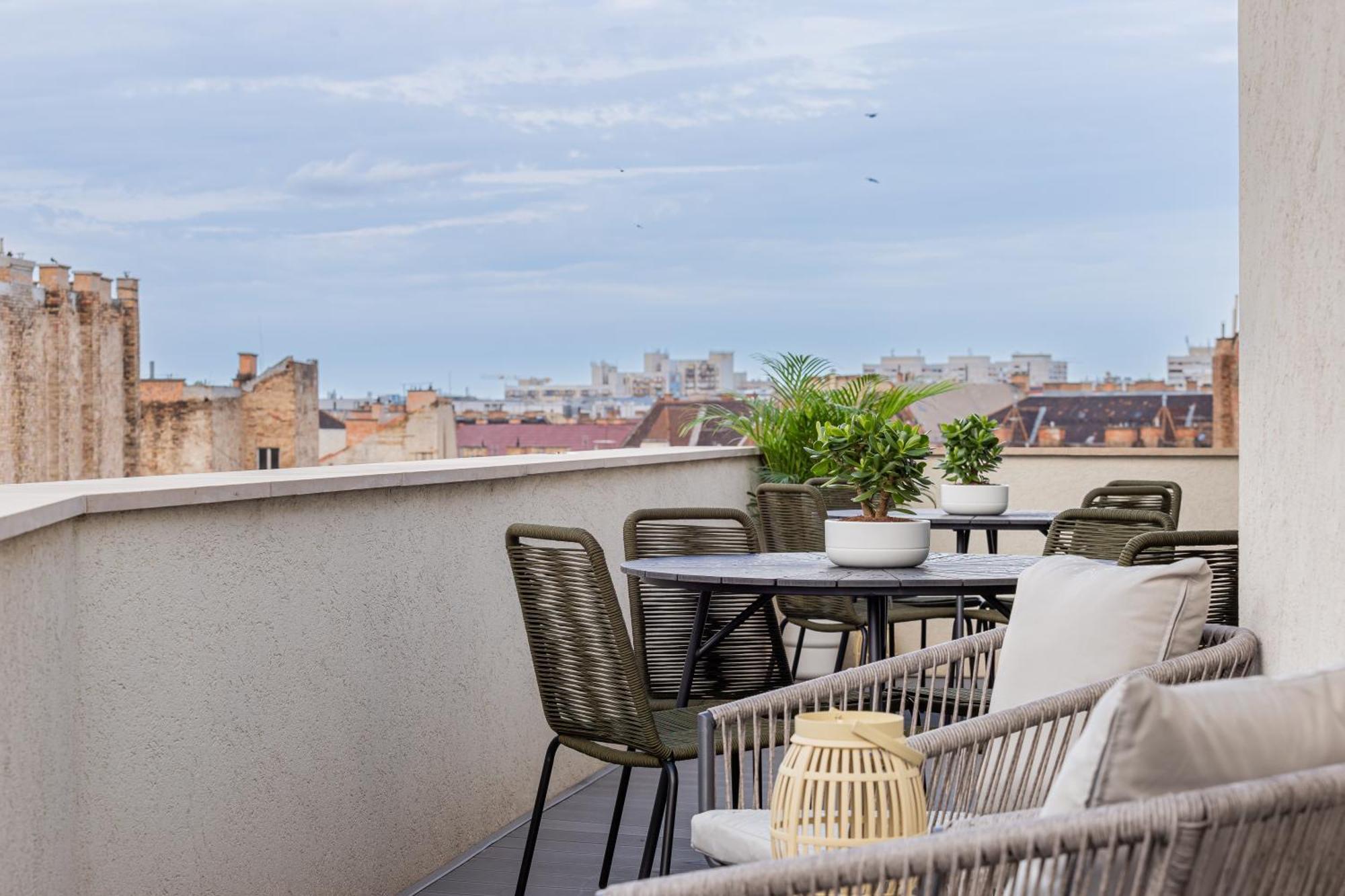 Apartamento New Penthouse W Double Parking, Panoramic Balcony Budapest