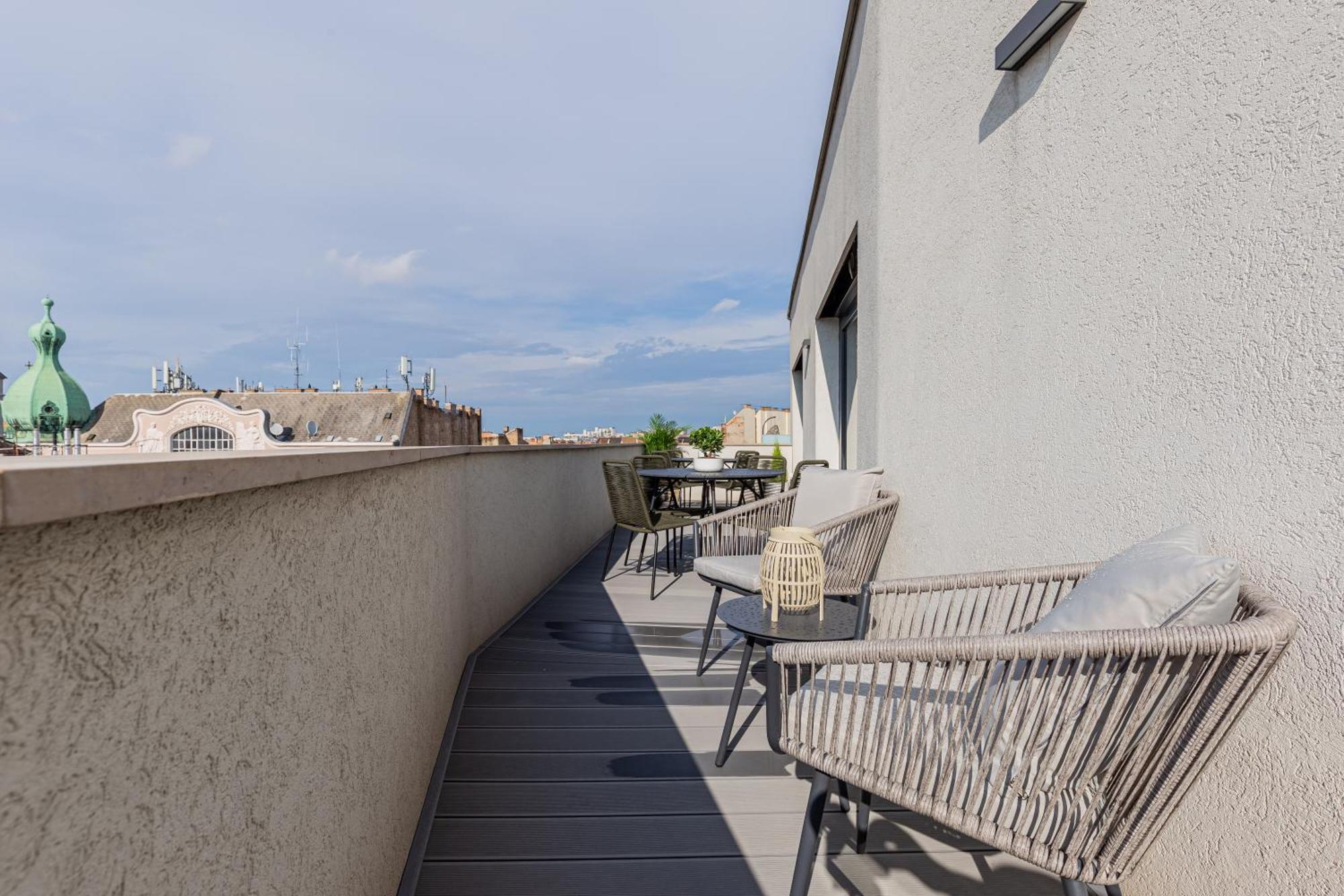 Apartamento New Penthouse W Double Parking, Panoramic Balcony Budapest
