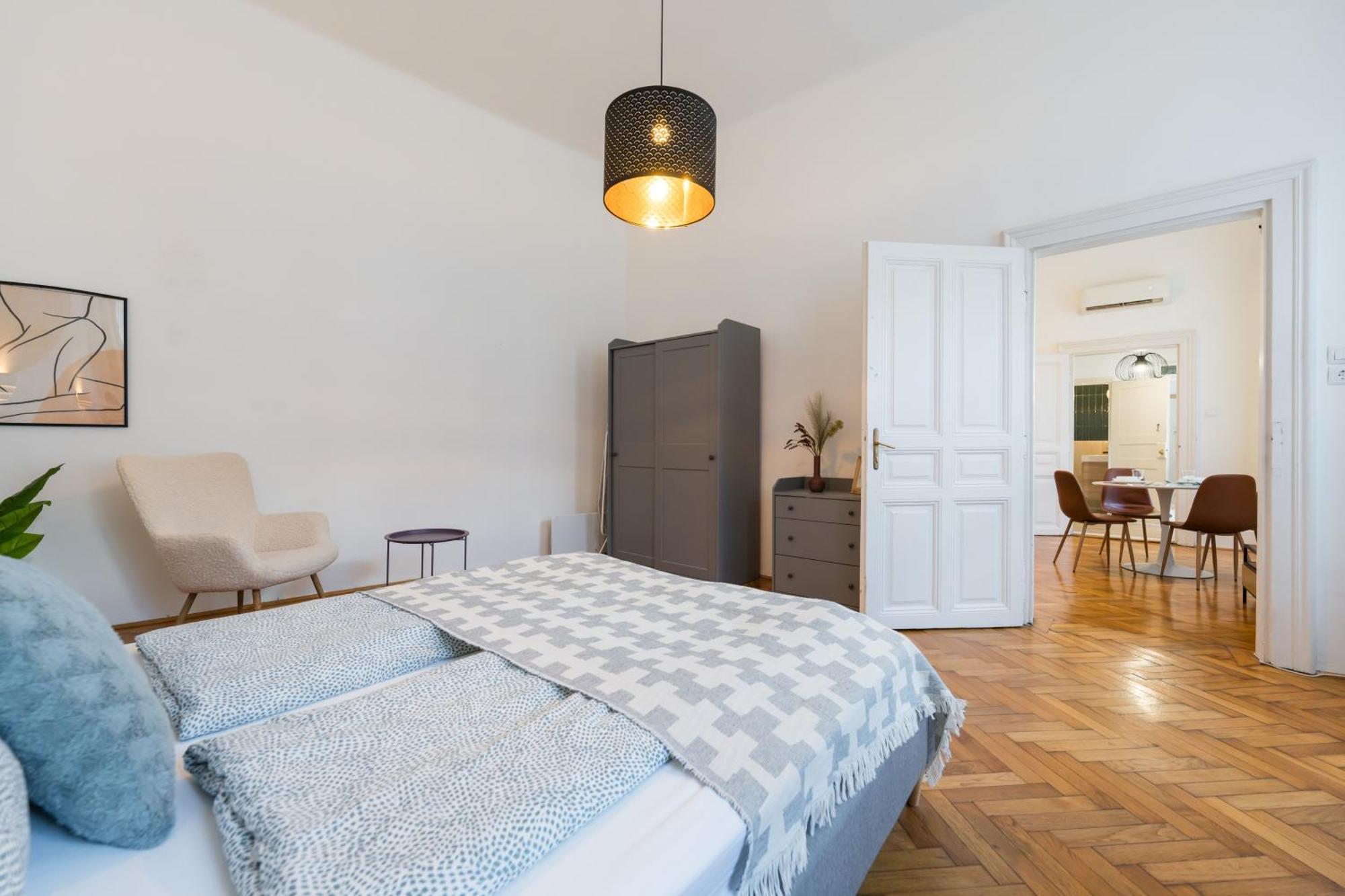 Basilica Downtown Apartment *