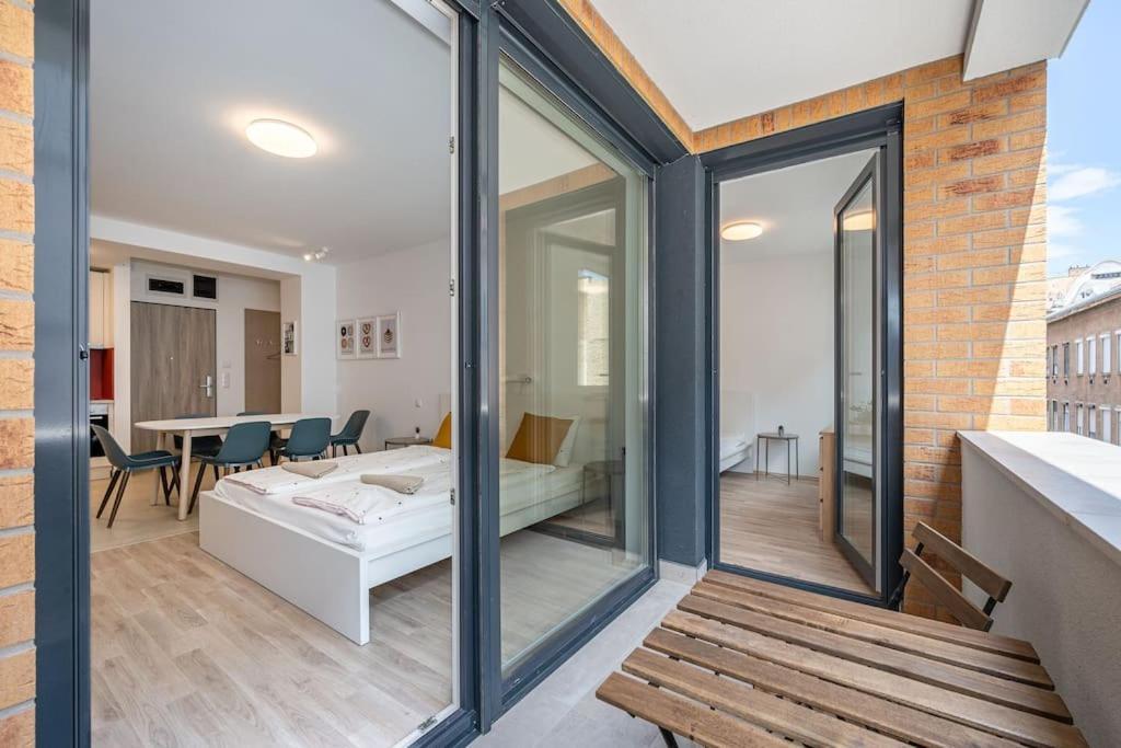 Big With Garage & Balcony & Ac & Lift Appartement Boedapest
