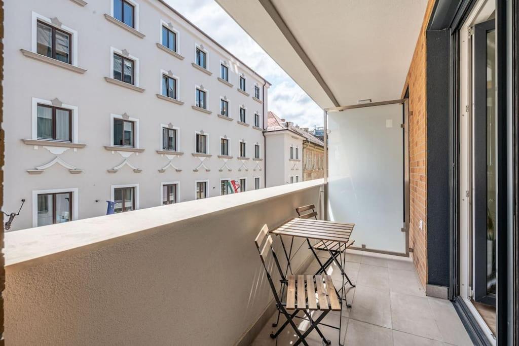Big With Garage & Balcony & Ac & Lift * Boedapest