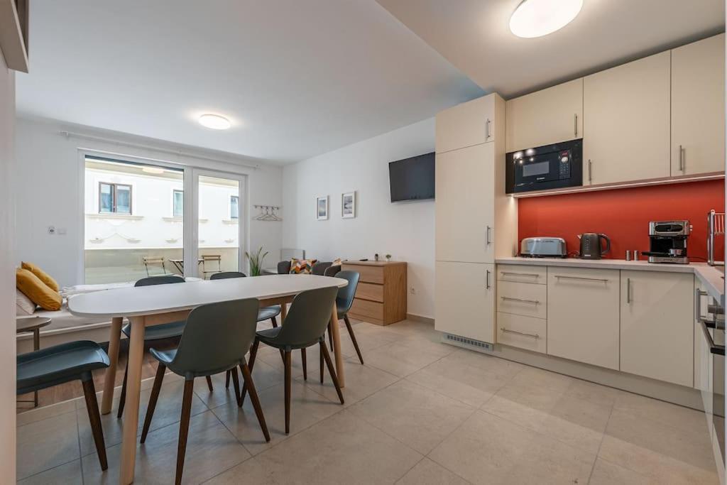 Big With Garage & Balcony & Ac & Lift Appartement