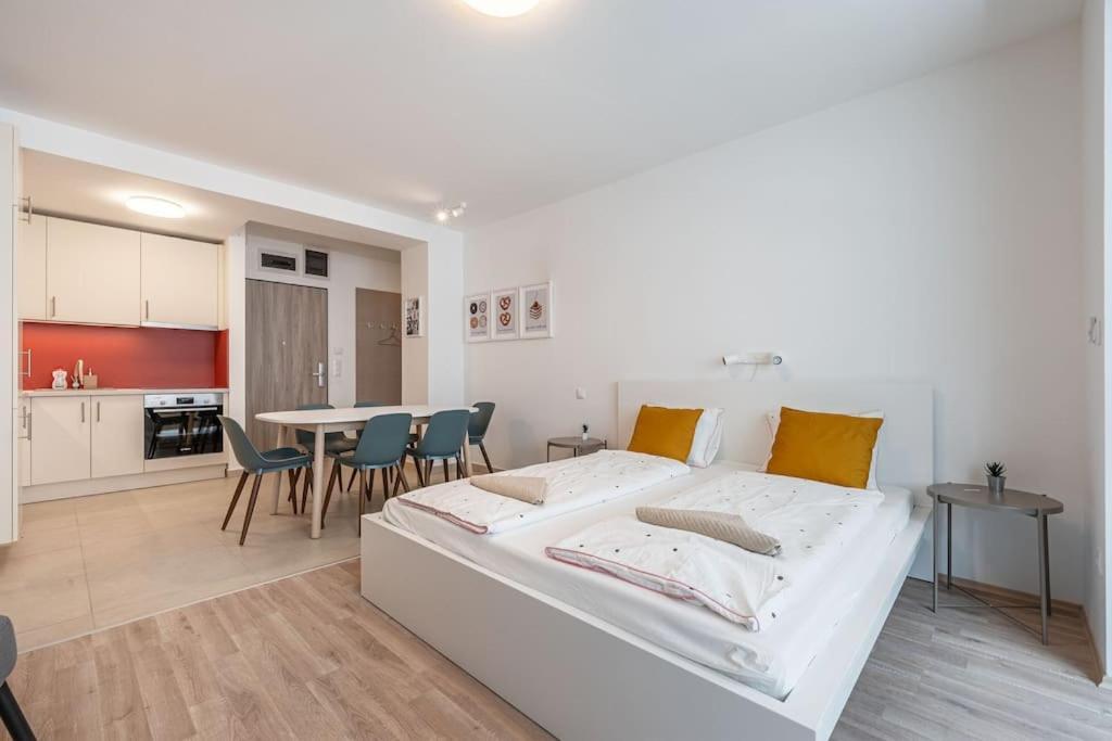 Big With Garage & Balcony & Ac & Lift Appartement